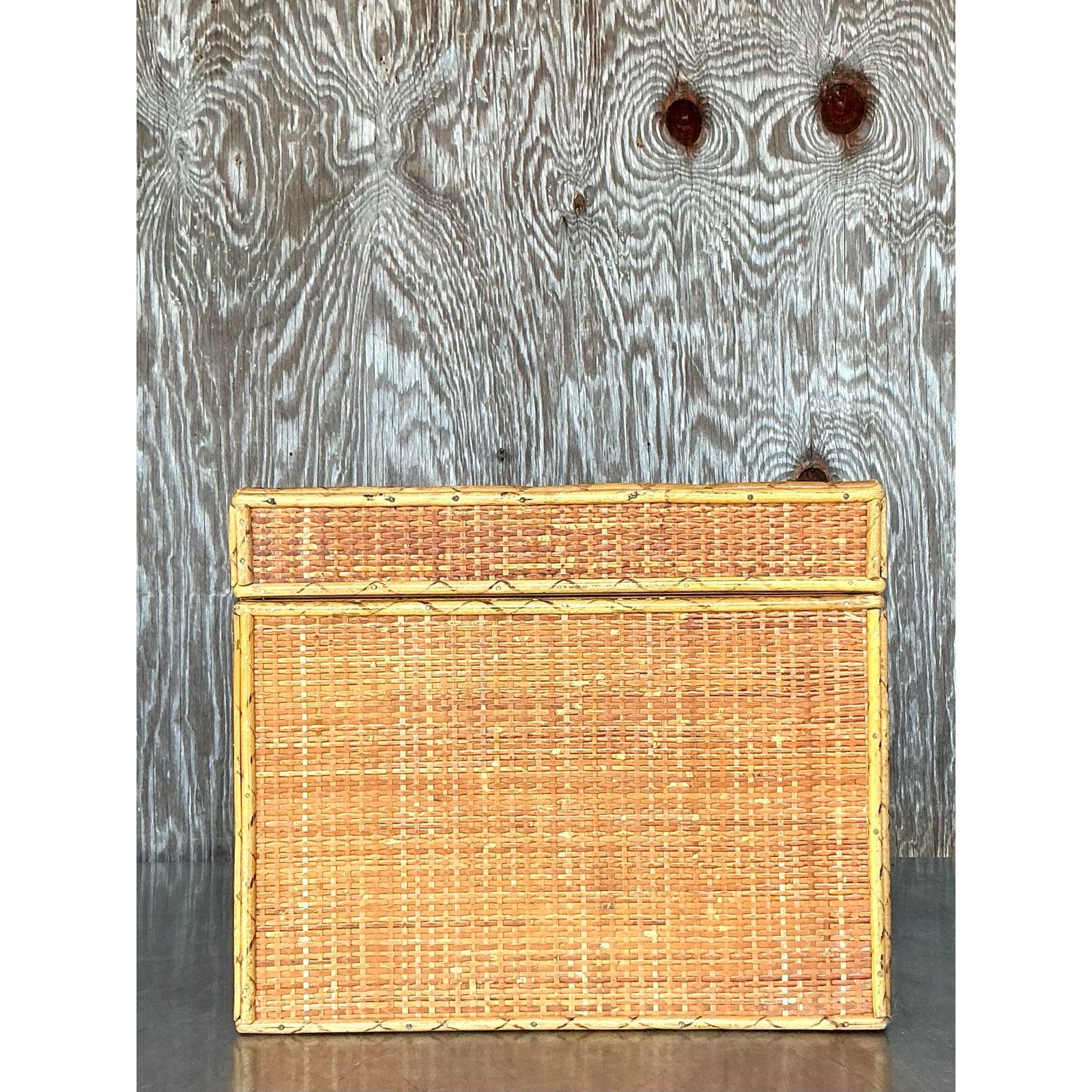 Vintage Boho gewebt Rattan Deckel Box (20. Jahrhundert) im Angebot