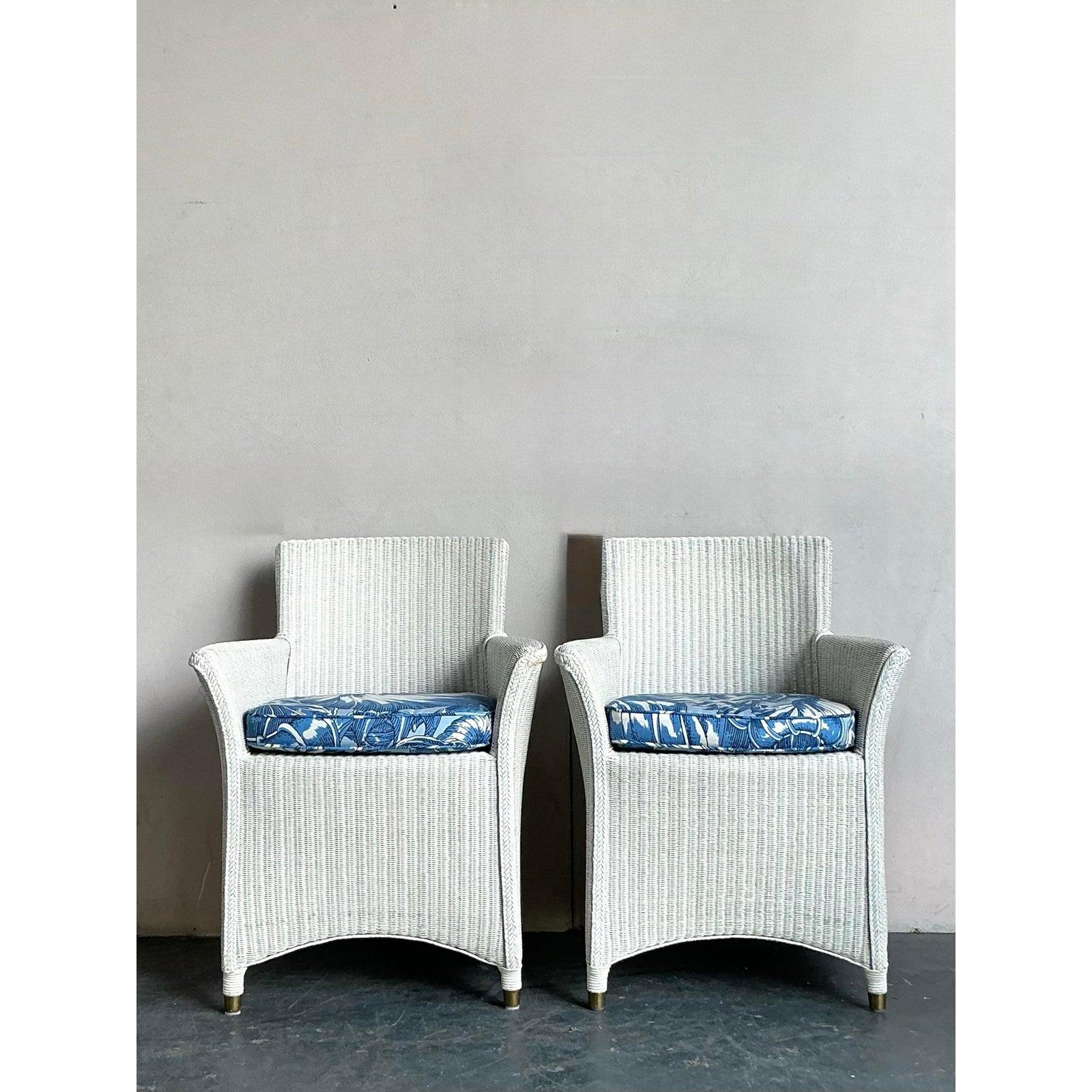 Américain Paire de chaises longues vintage en rotin tressé de style bohème avec fleurs de Meg Braff en vente