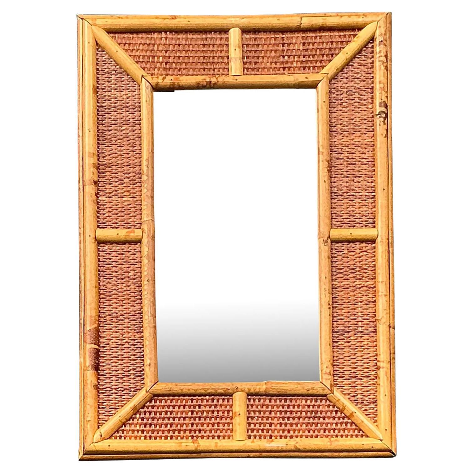 Specchio vintage in rattan intrecciato Boho in vendita