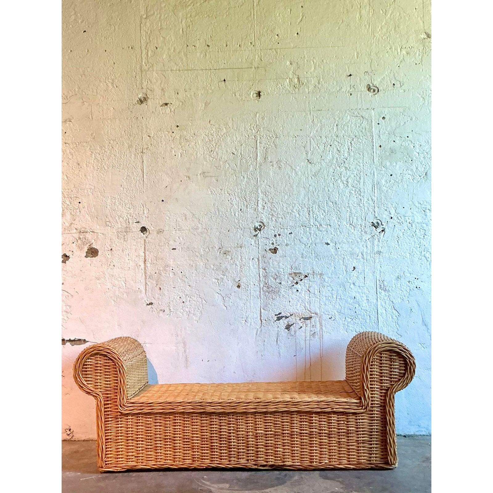 Banco con brazos enrollables de ratán tejido boho vintage Ratán en venta