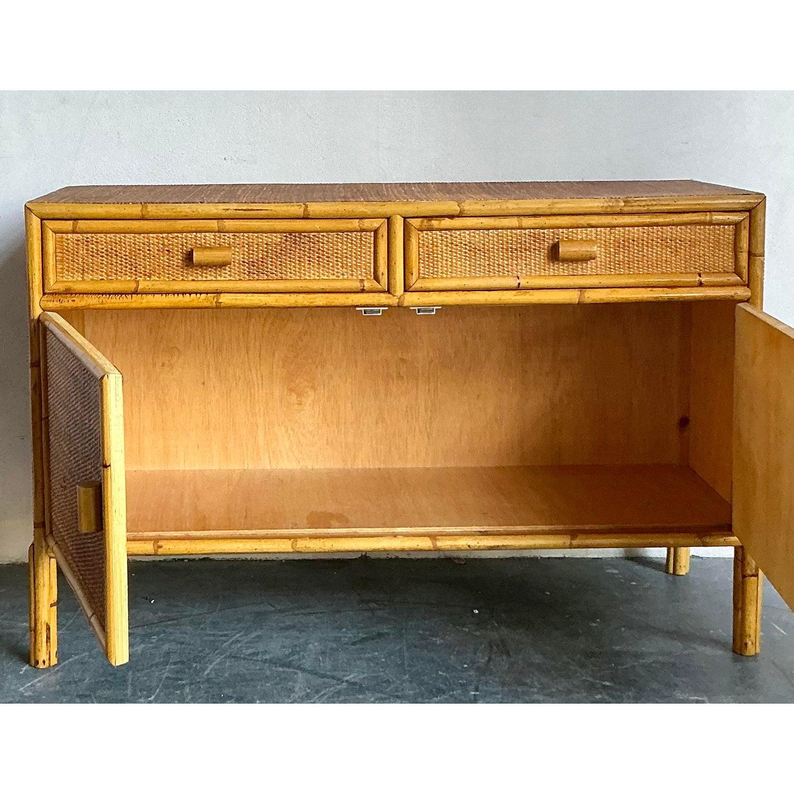 Vintage Boho Geflochtenes Rattan Sideboard (Space Age) im Angebot