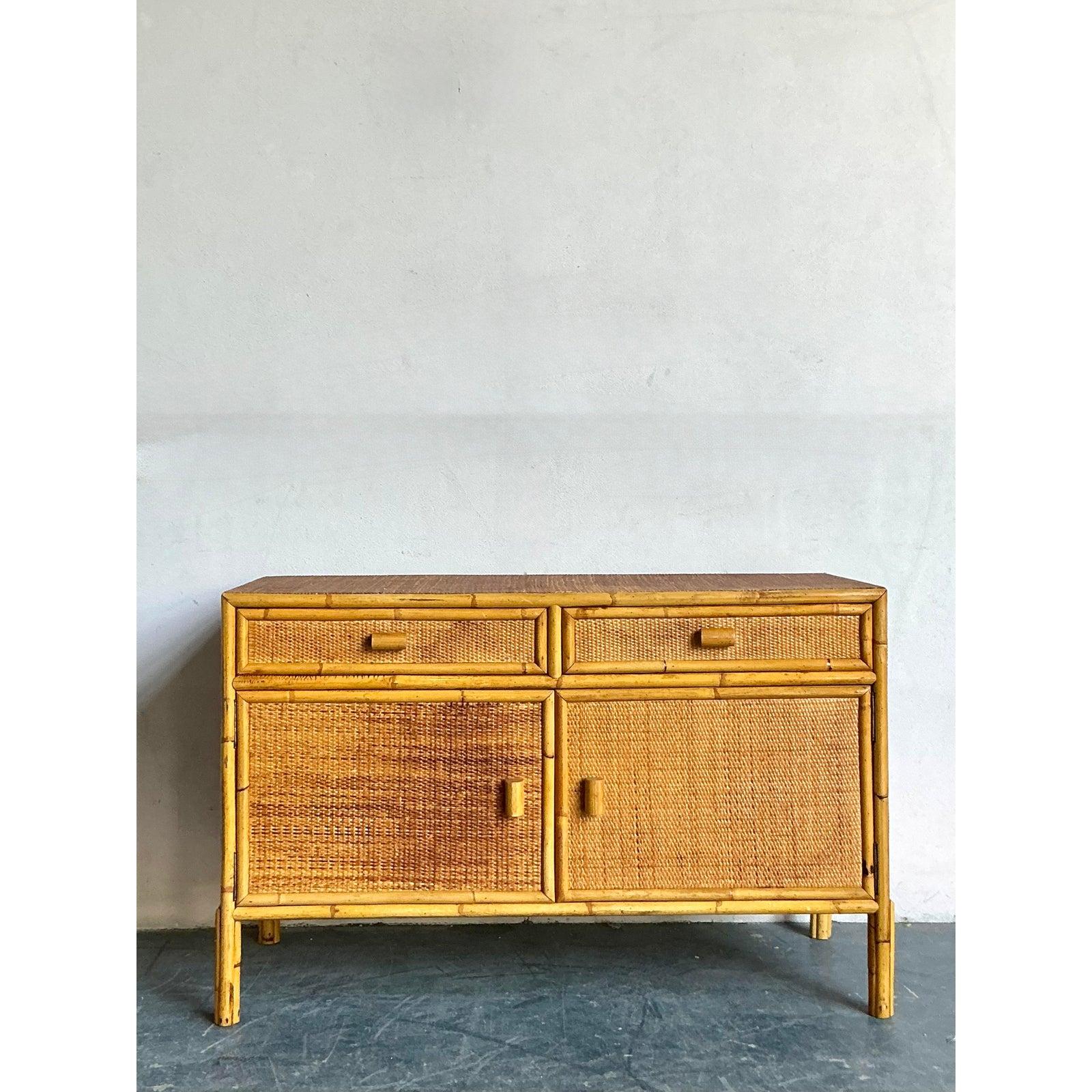 Vintage Boho Geflochtenes Rattan Sideboard im Zustand „Gut“ im Angebot in West Palm Beach, FL