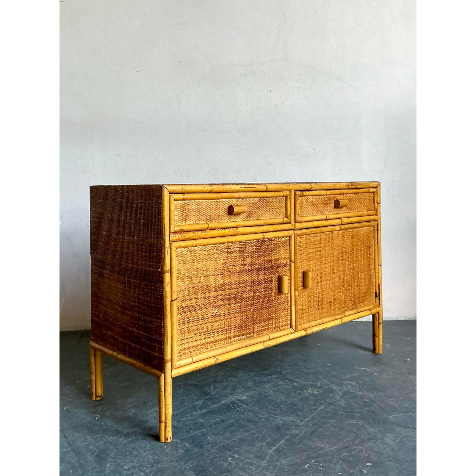 Vintage Boho Geflochtenes Rattan Sideboard (Bambus) im Angebot