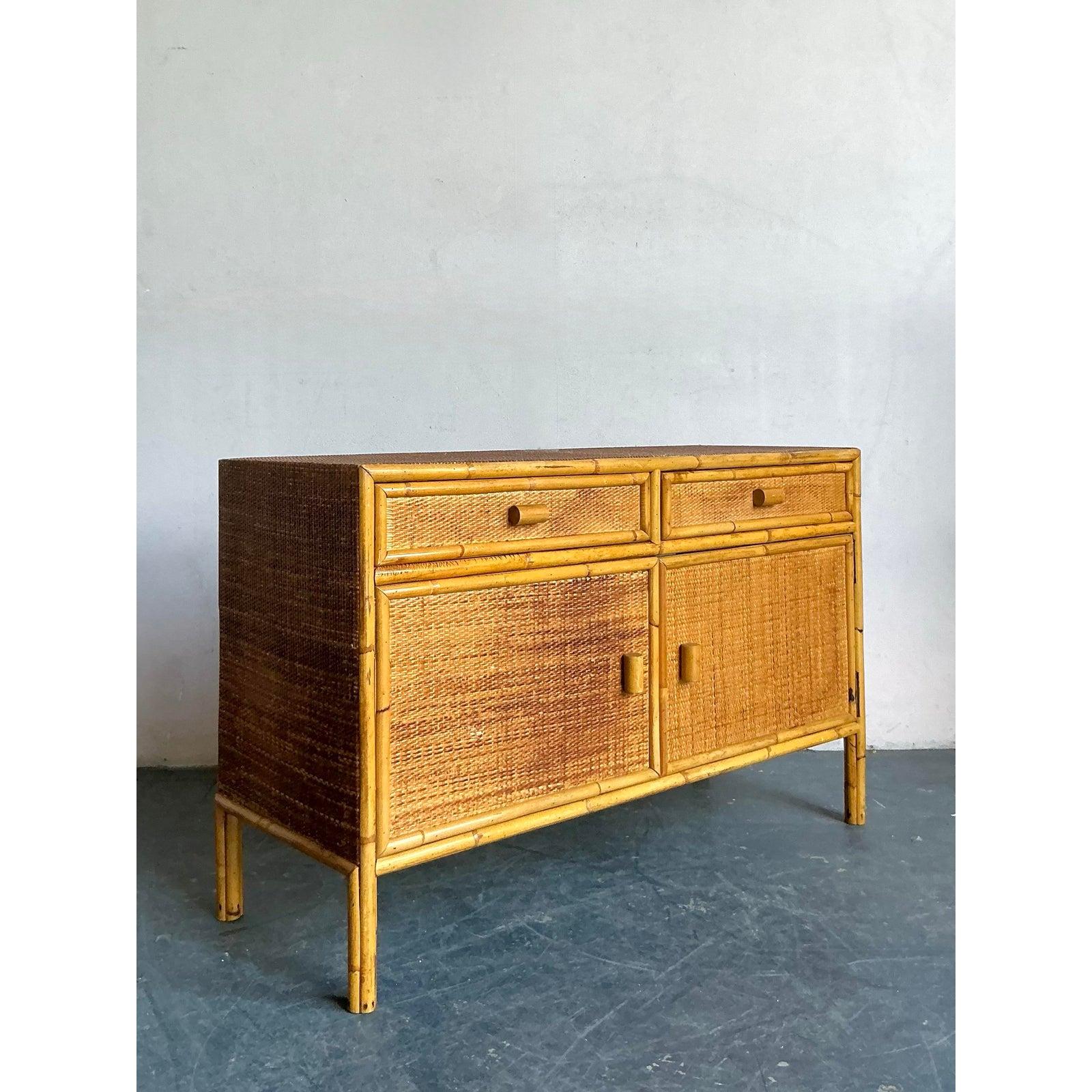 Vintage Boho Geflochtenes Rattan Sideboard im Angebot 1