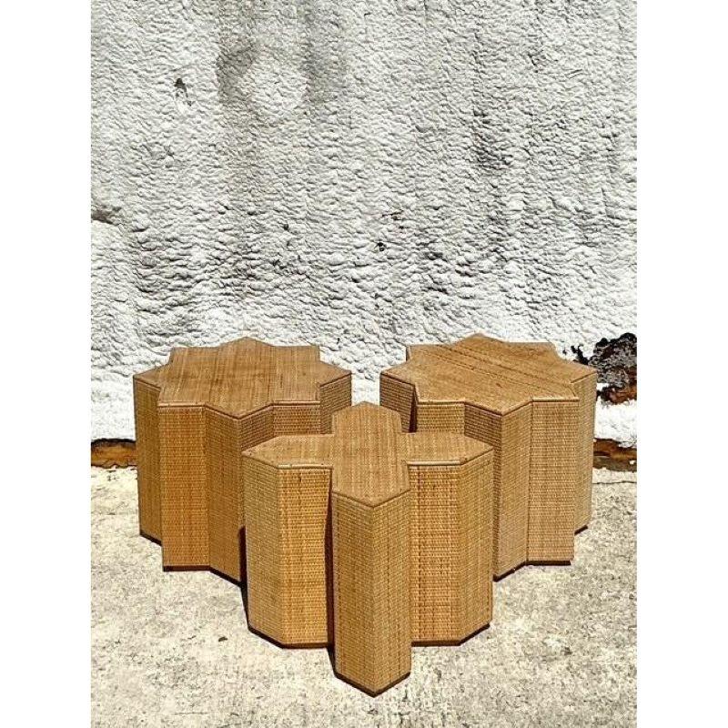 Mesas auxiliares Vintage Boho Woven Rattan Star - Set de 3 en Bueno estado para la venta en West Palm Beach, FL
