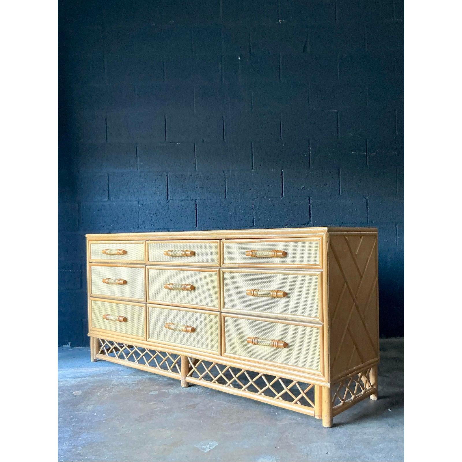 Vintage Boho gewebt Rattan Trellis Kommode im Angebot 4