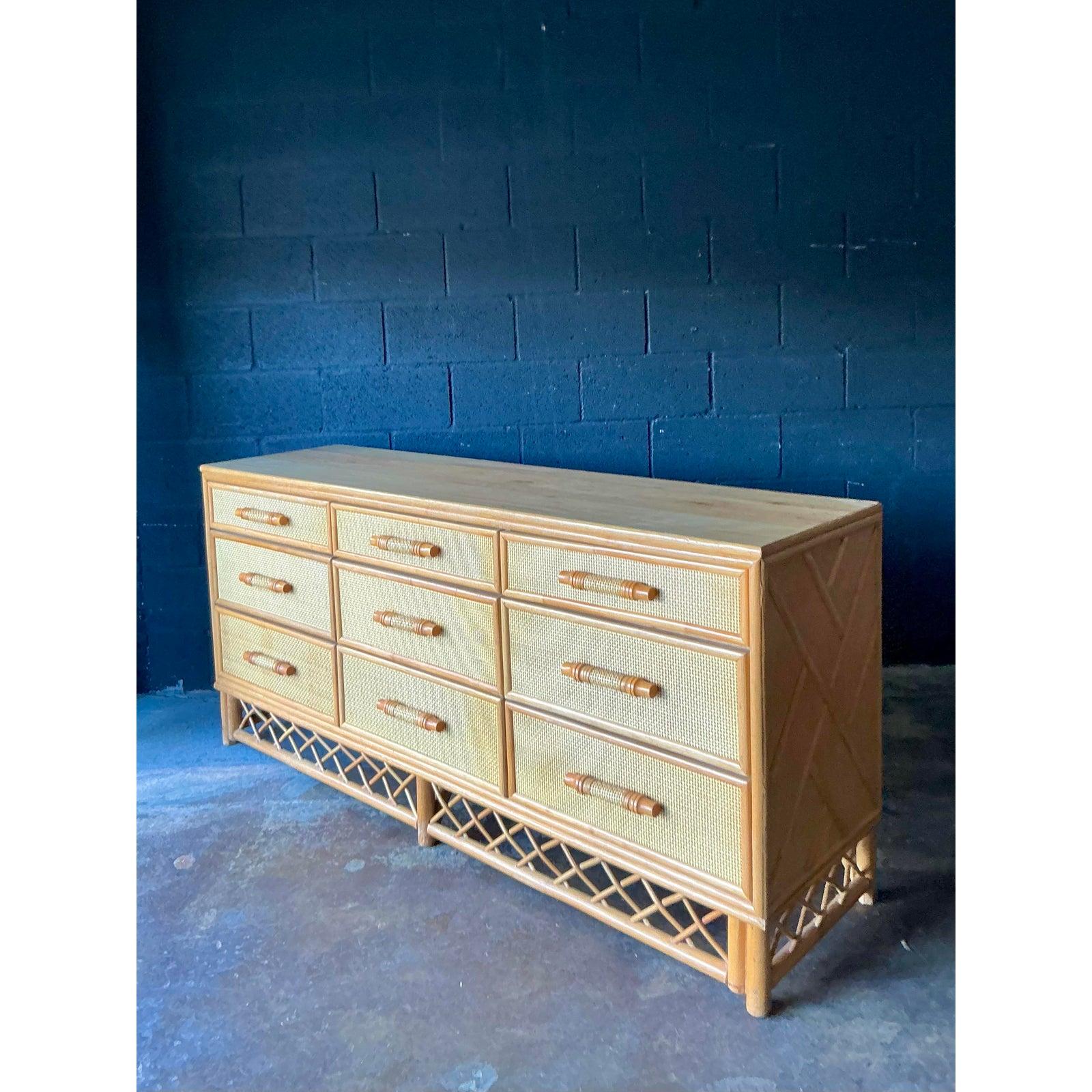 Vintage Boho gewebt Rattan Trellis Kommode (Space Age) im Angebot