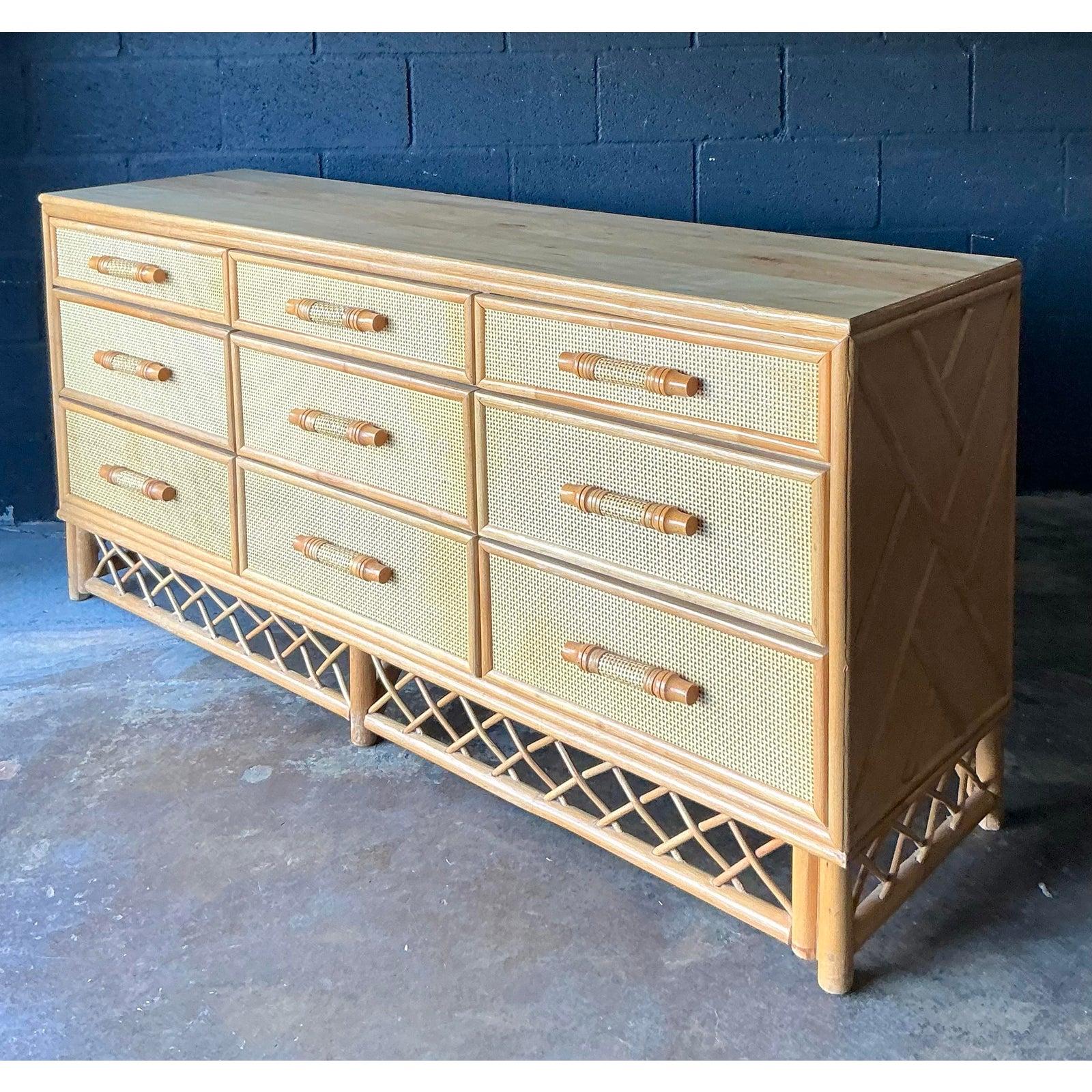 Vintage Boho gewebt Rattan Trellis Kommode im Angebot 2