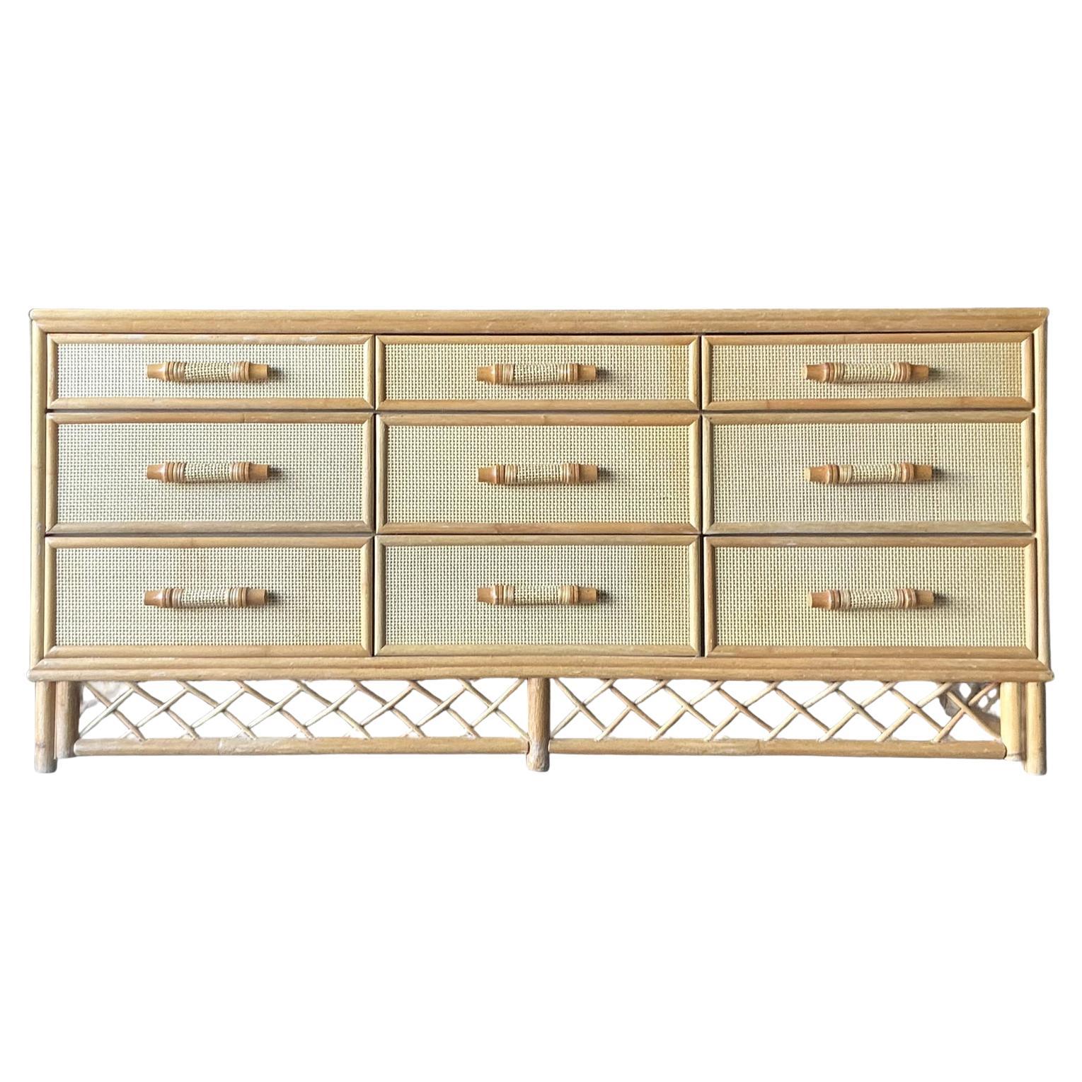 Cassettone vintage in rattan intrecciato Boho a traliccio