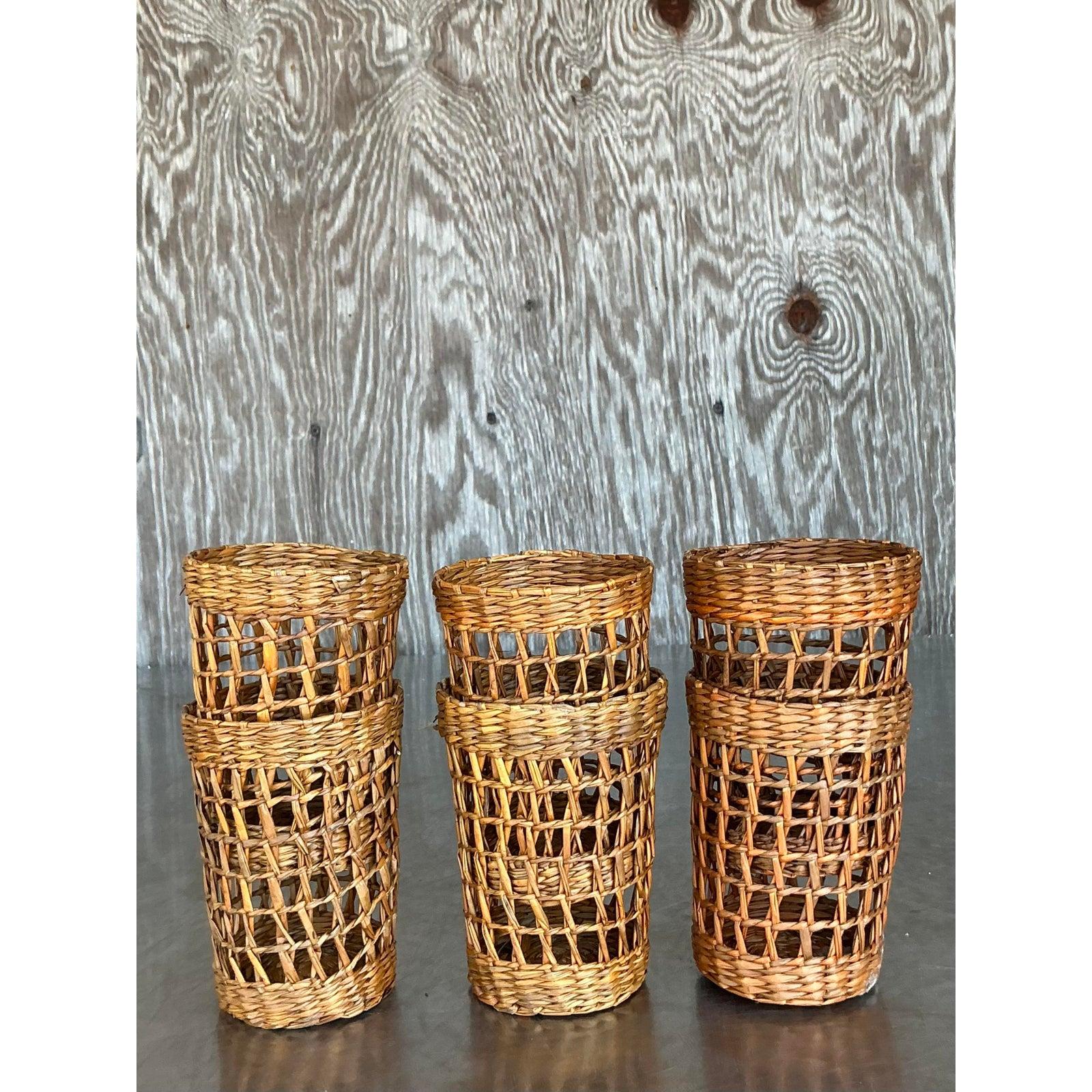 Vintage Boho Gewebtes Rattan-Becher-Glasbecher-Ärmel-Set aus Boho - 6er-Set (amerikanisch) im Angebot