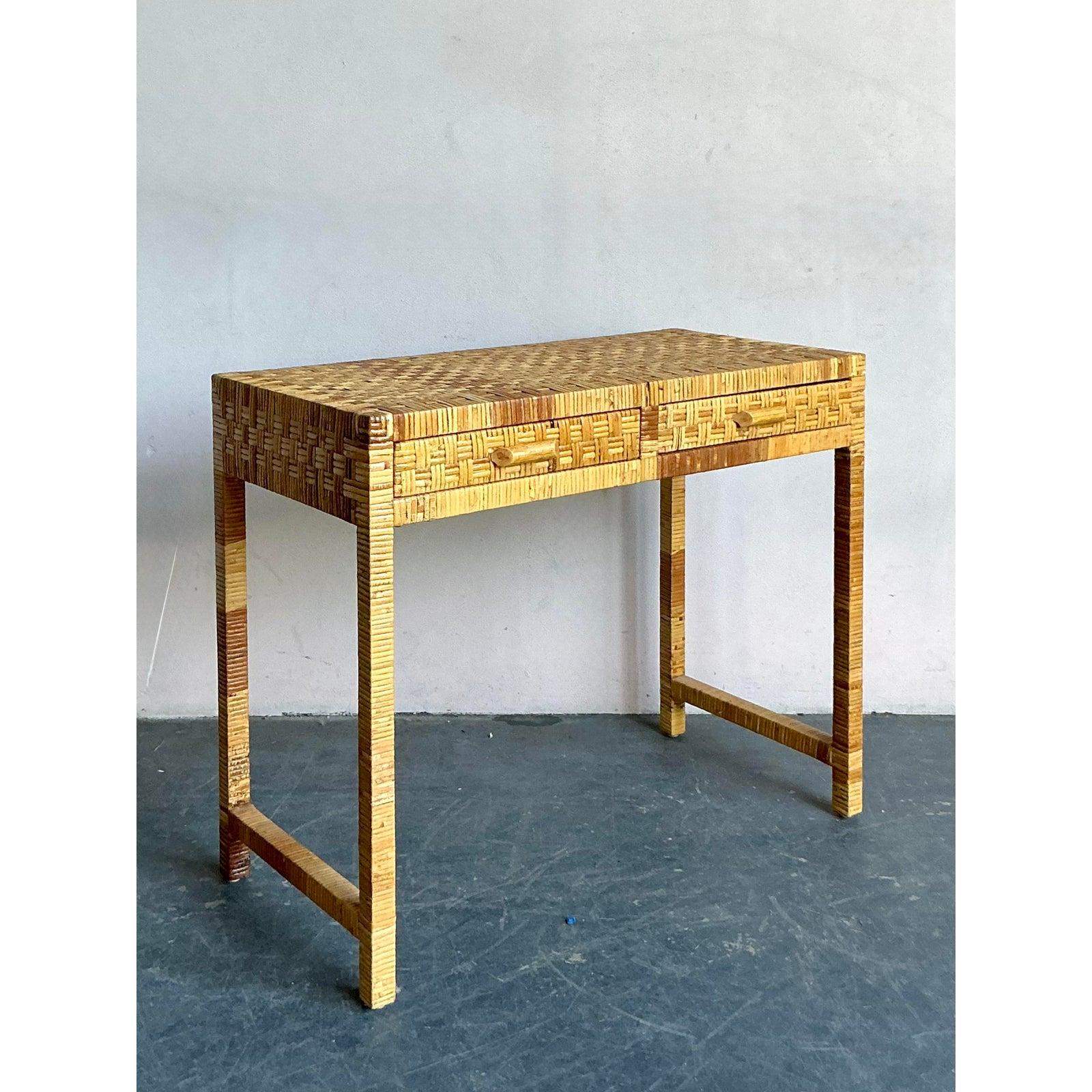Vintage Boho geflochtene Rattan-Schreibtisch im Angebot 2