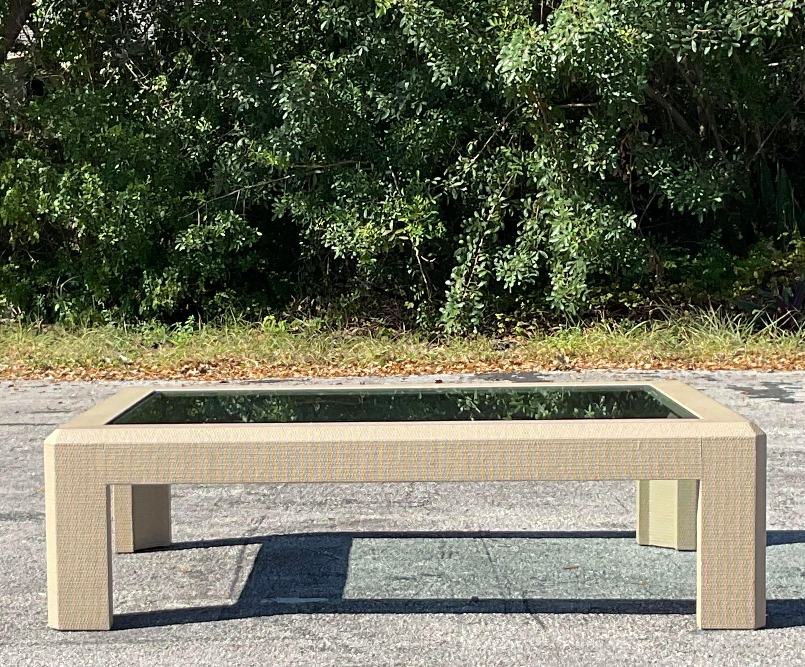 Américain Table basse vintage en toile d'herbe enveloppée Boho en vente
