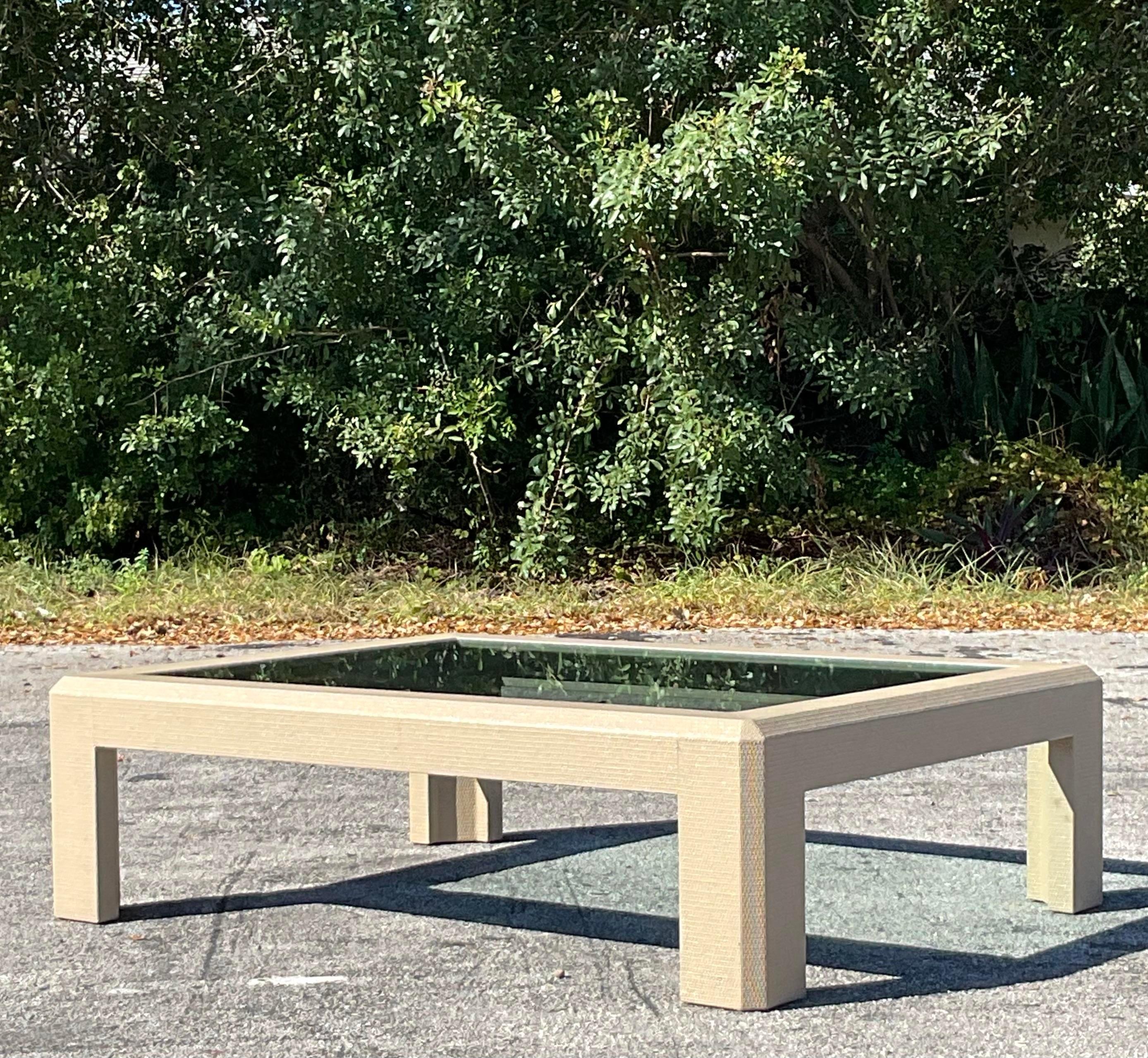 Table basse vintage en toile d'herbe enveloppée Boho Bon état - En vente à west palm beach, FL