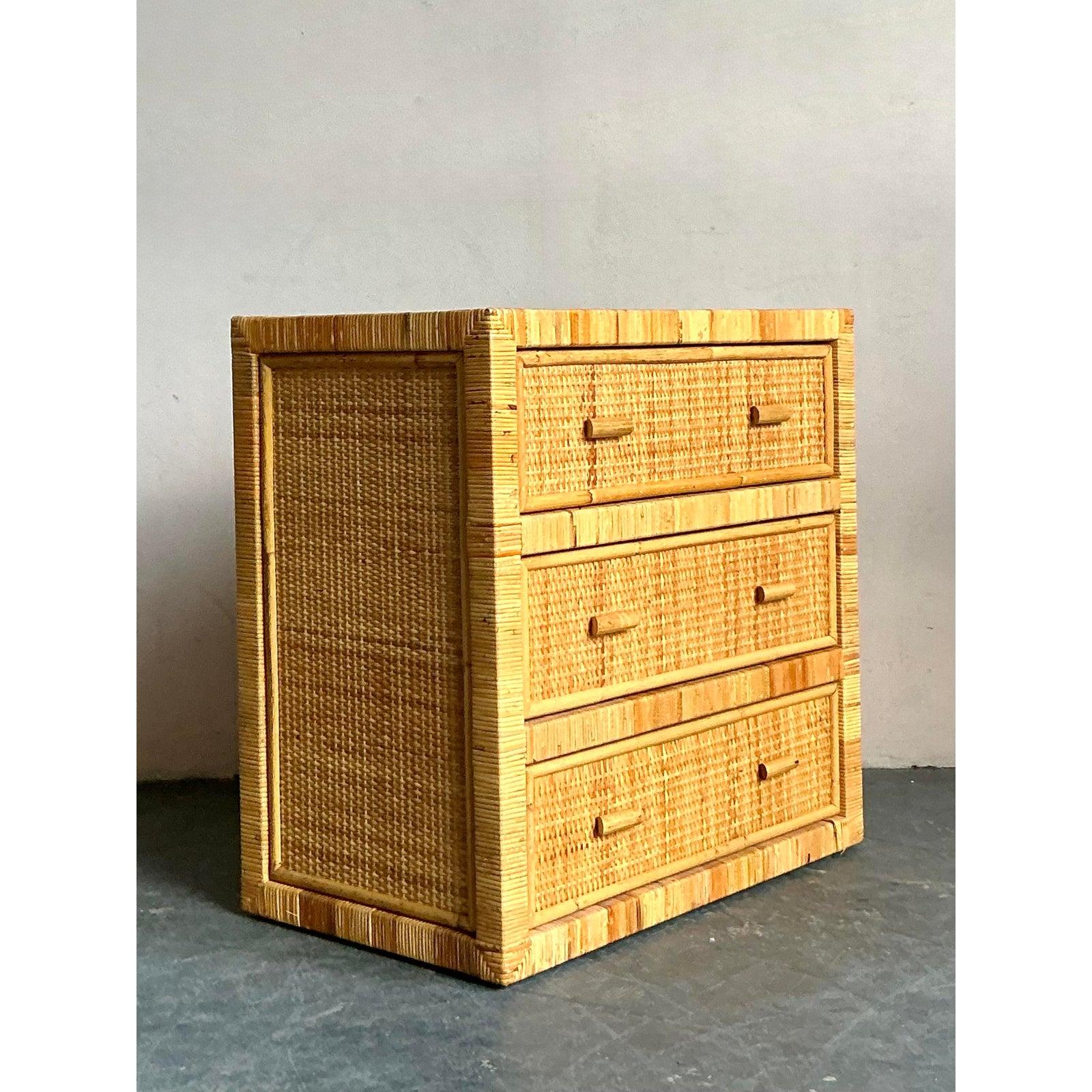 Cassettiera in rattan avvolto vintage Boho In condizioni buone in vendita a West Palm Beach, FL