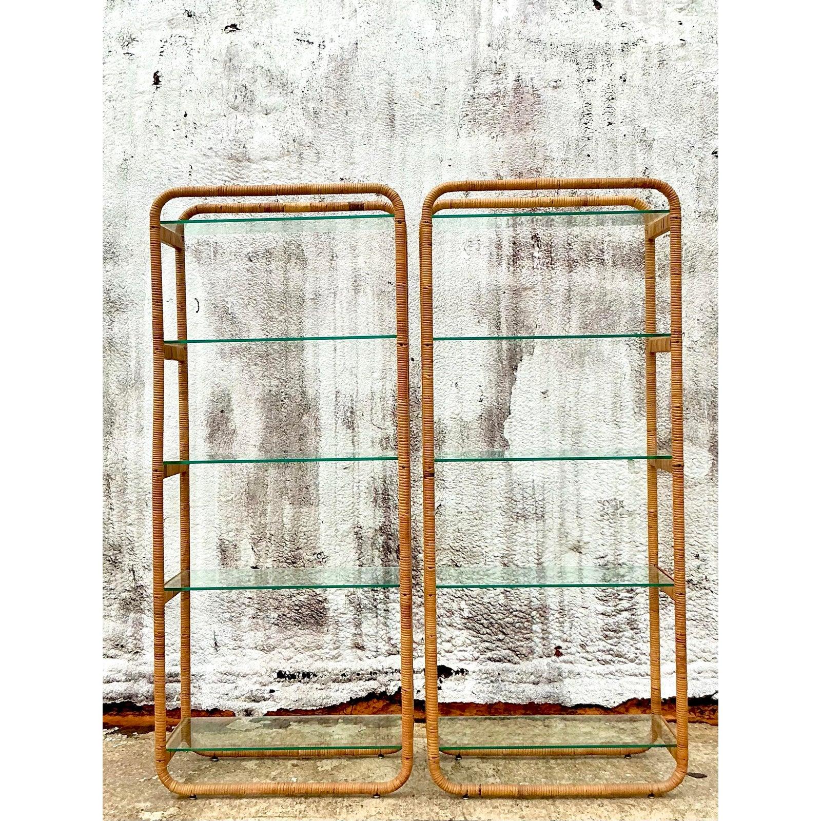 Estantería Vintage Boho de Ratán - Pareja en Bueno estado para la venta en west palm beach, FL