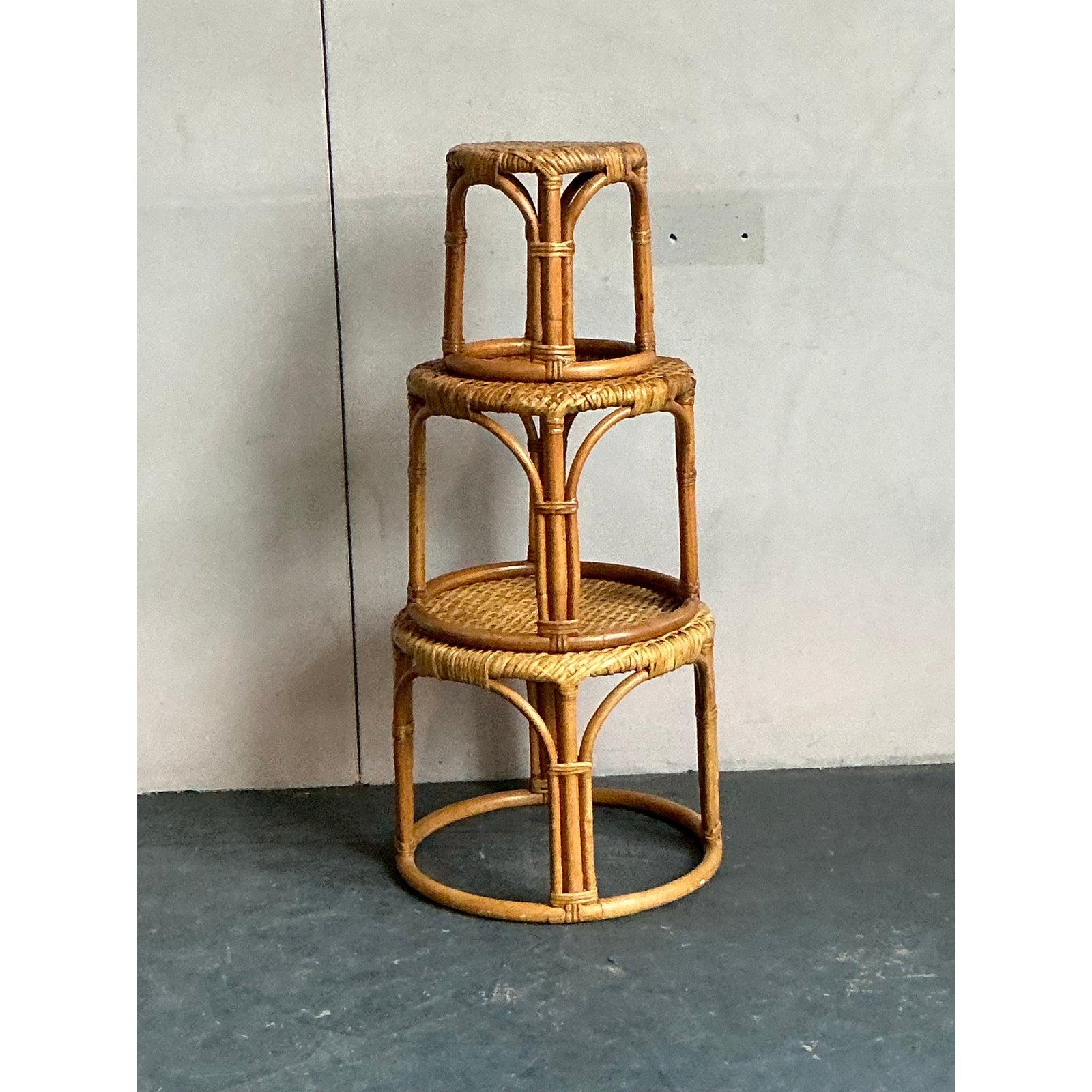 Tavoli impilabili in rattan avvolti in stile bohémien - set da 3 in vendita 2