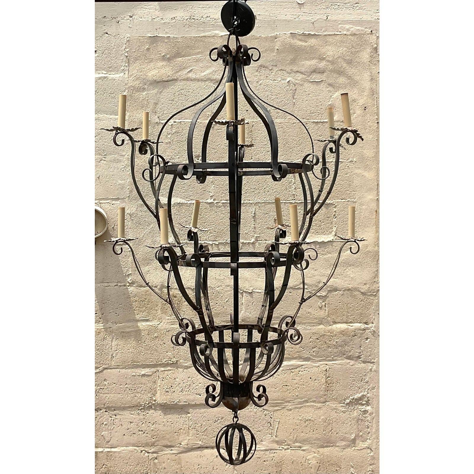 Nordamericano Lampadario in ferro battuto Vintage By in vendita