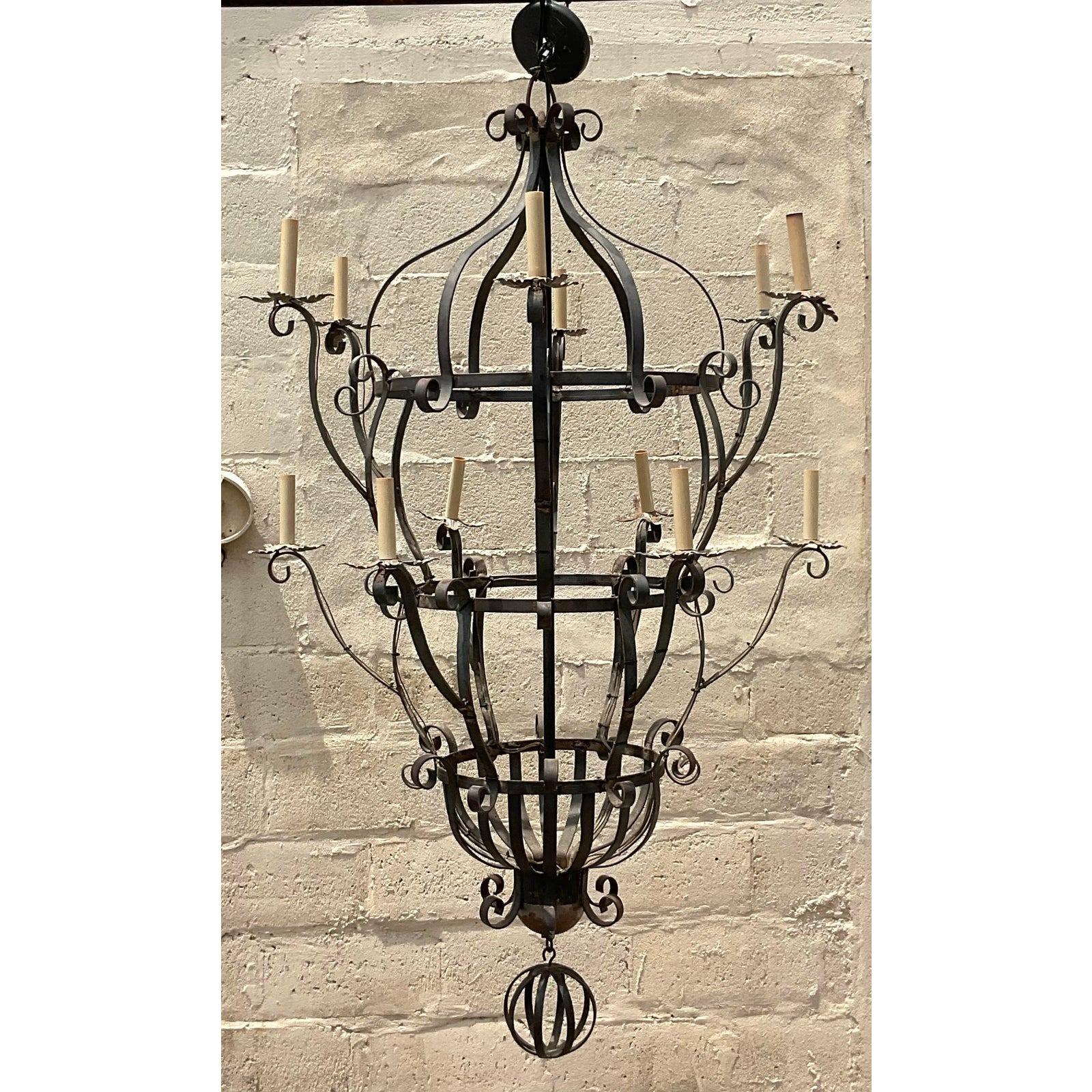 Lampadario in ferro battuto Vintage By In condizioni buone in vendita a West Palm Beach, FL