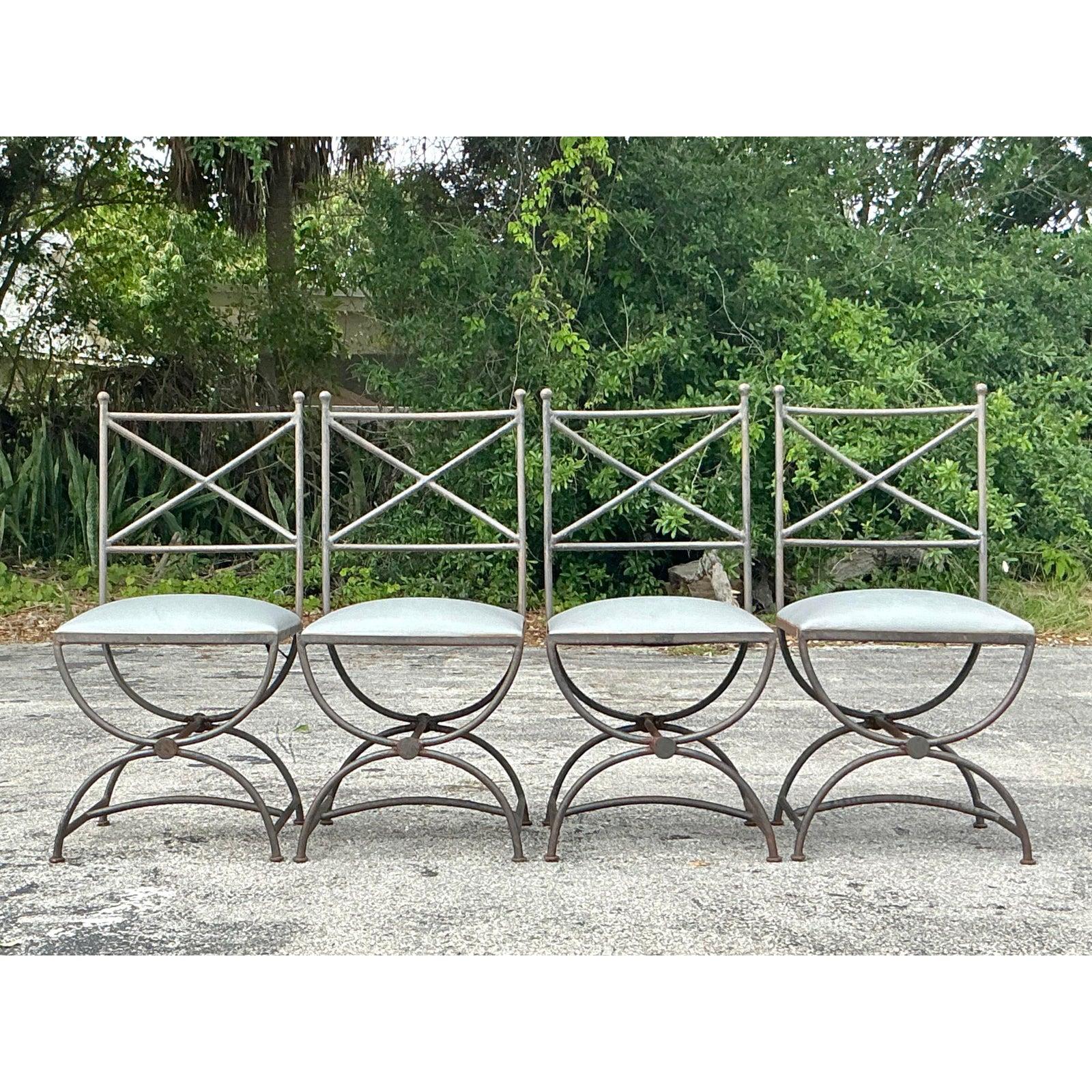 Tappezzeria Sedie da pranzo vintage in ferro battuto - Set di 4 sedie in vendita