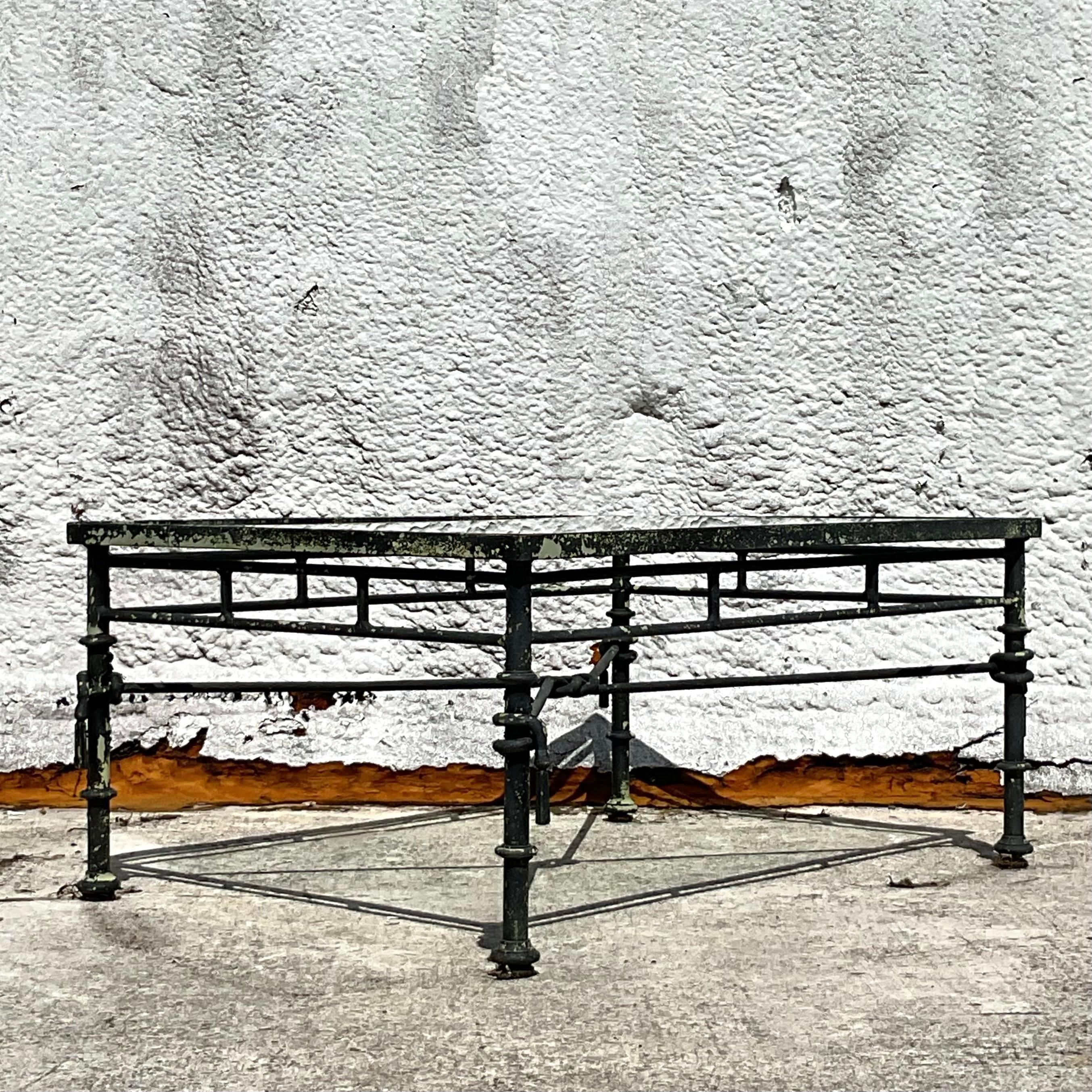 Américain Table basse vintage Boho en fer forgé à nœuds en vente