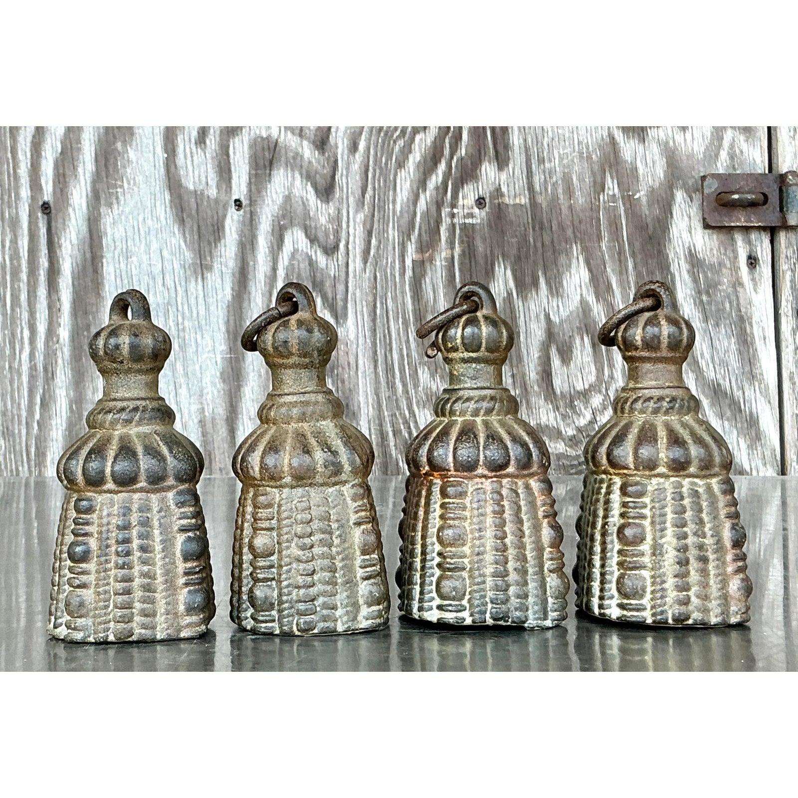 Nappe vintage in ferro battuto - Set di 4 nappe in vendita 1