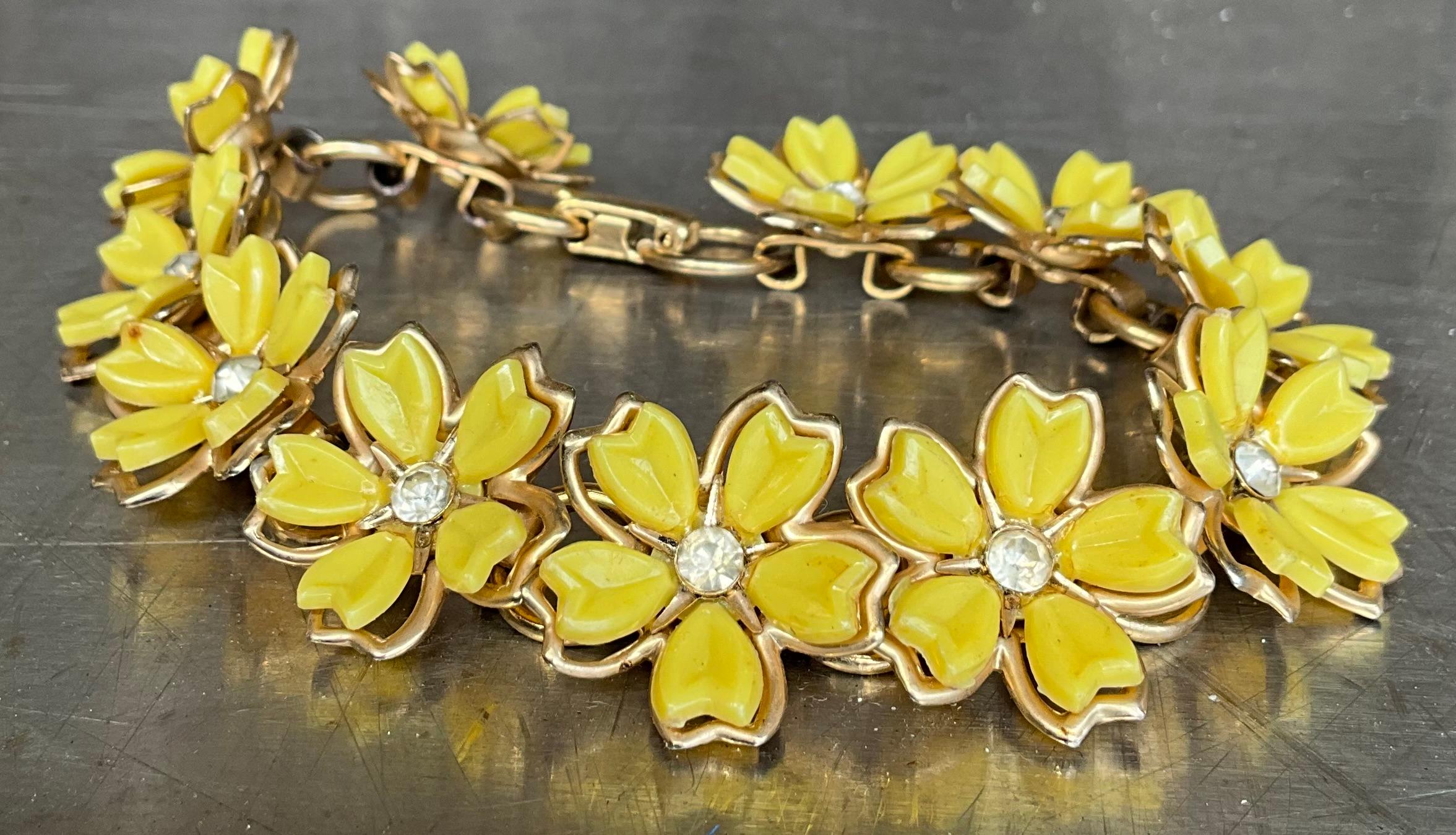 Bracelet vintage Boho jaune avec fleurs et strass Unisexe en vente