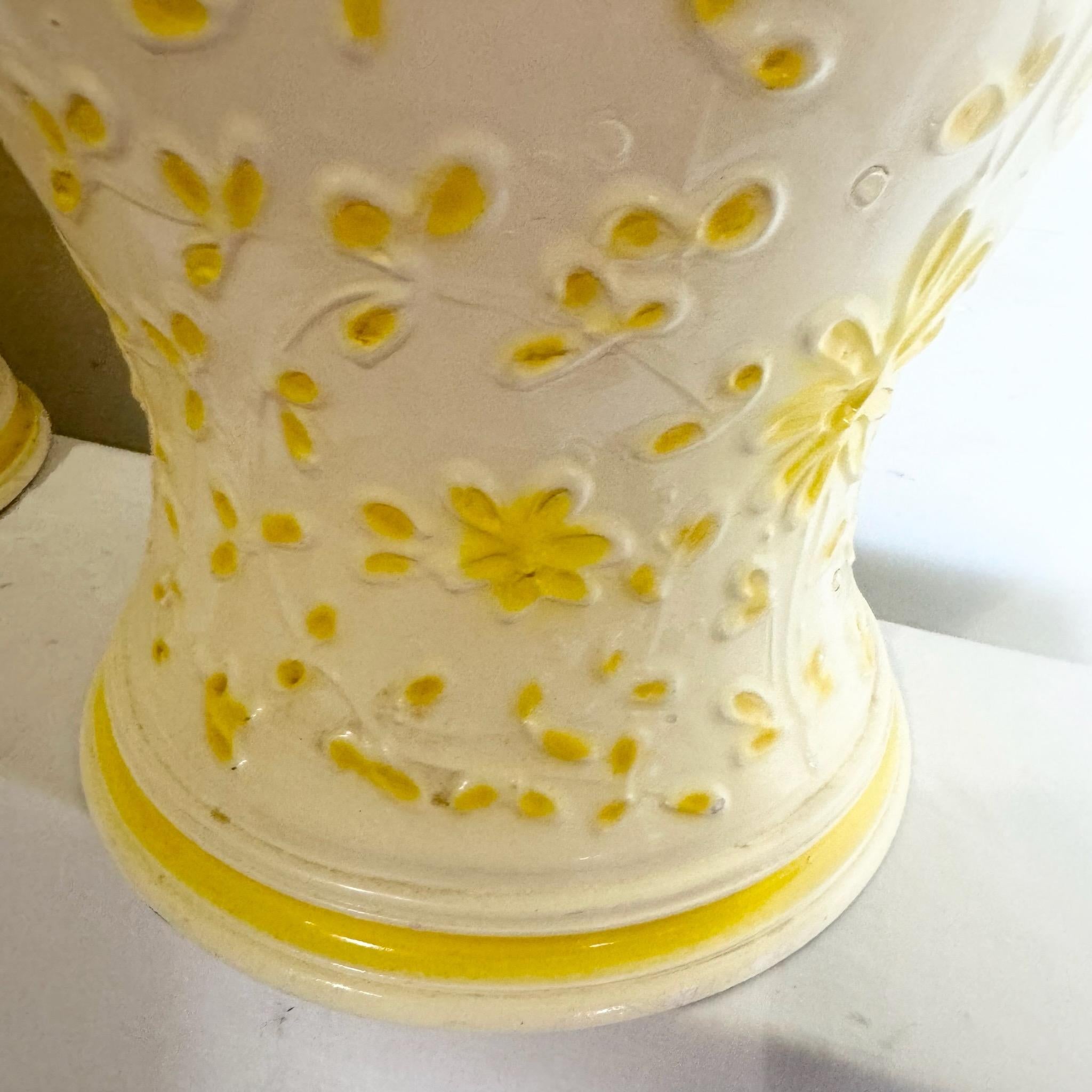 Vintage Boho Yellow Floral Tischlampen - ein Paar (Ende des 20. Jahrhunderts) im Angebot