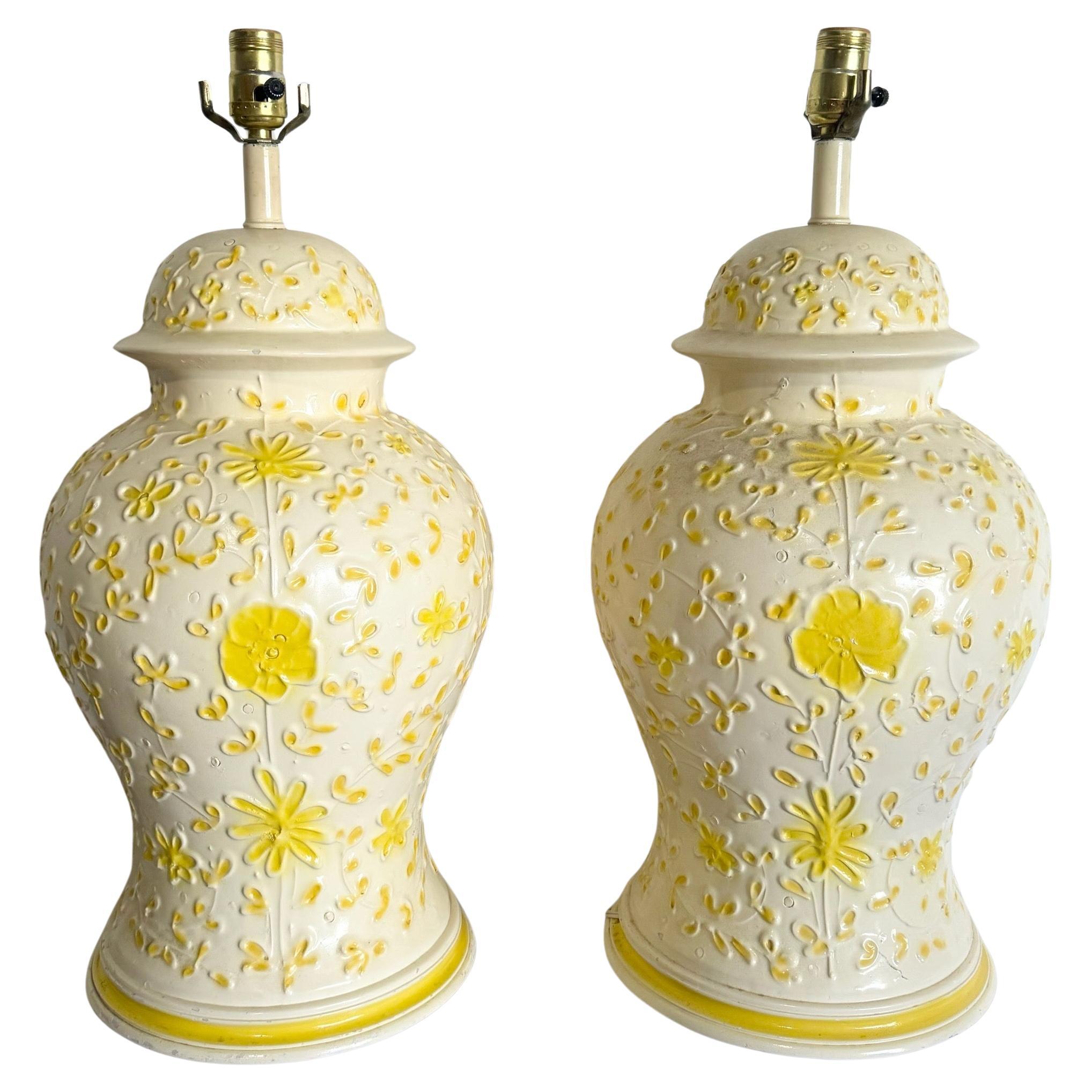 Vintage Boho Yellow Floral Tischlampen - ein Paar im Angebot