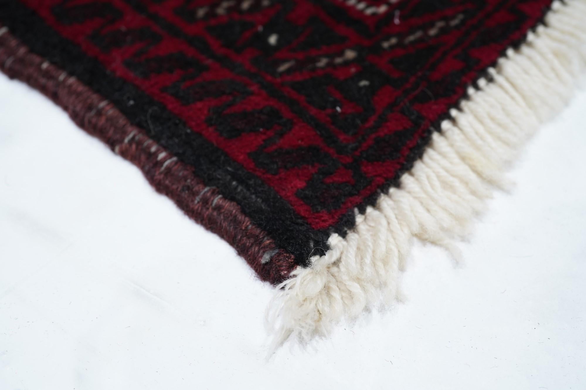 Vintage Bokara Rug In Good Condition For Sale In New York, NY