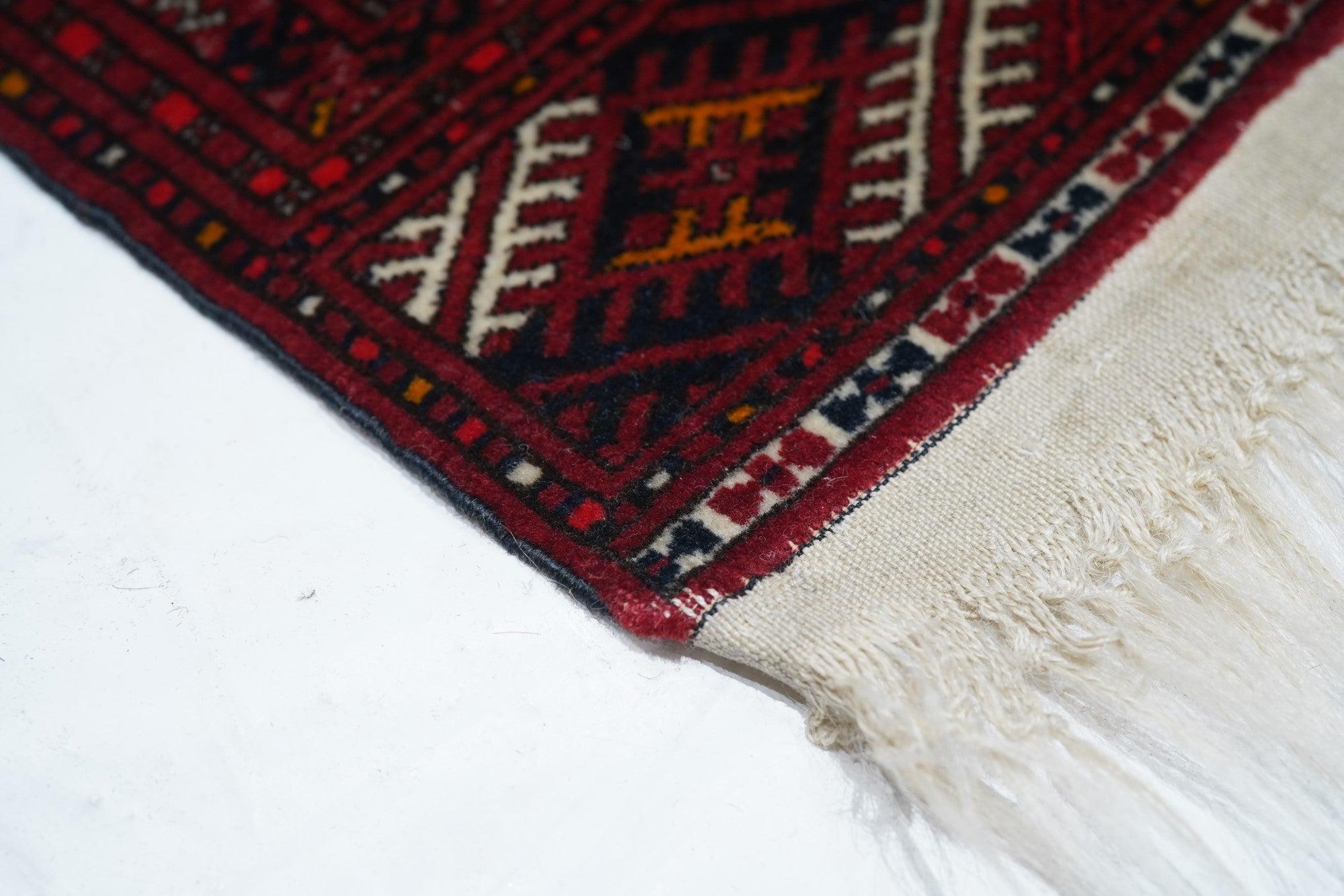 Bokhara-Teppich im Vintage-Stil, 4'3'' x 6'2'' im Zustand „Hervorragend“ im Angebot in New York, NY