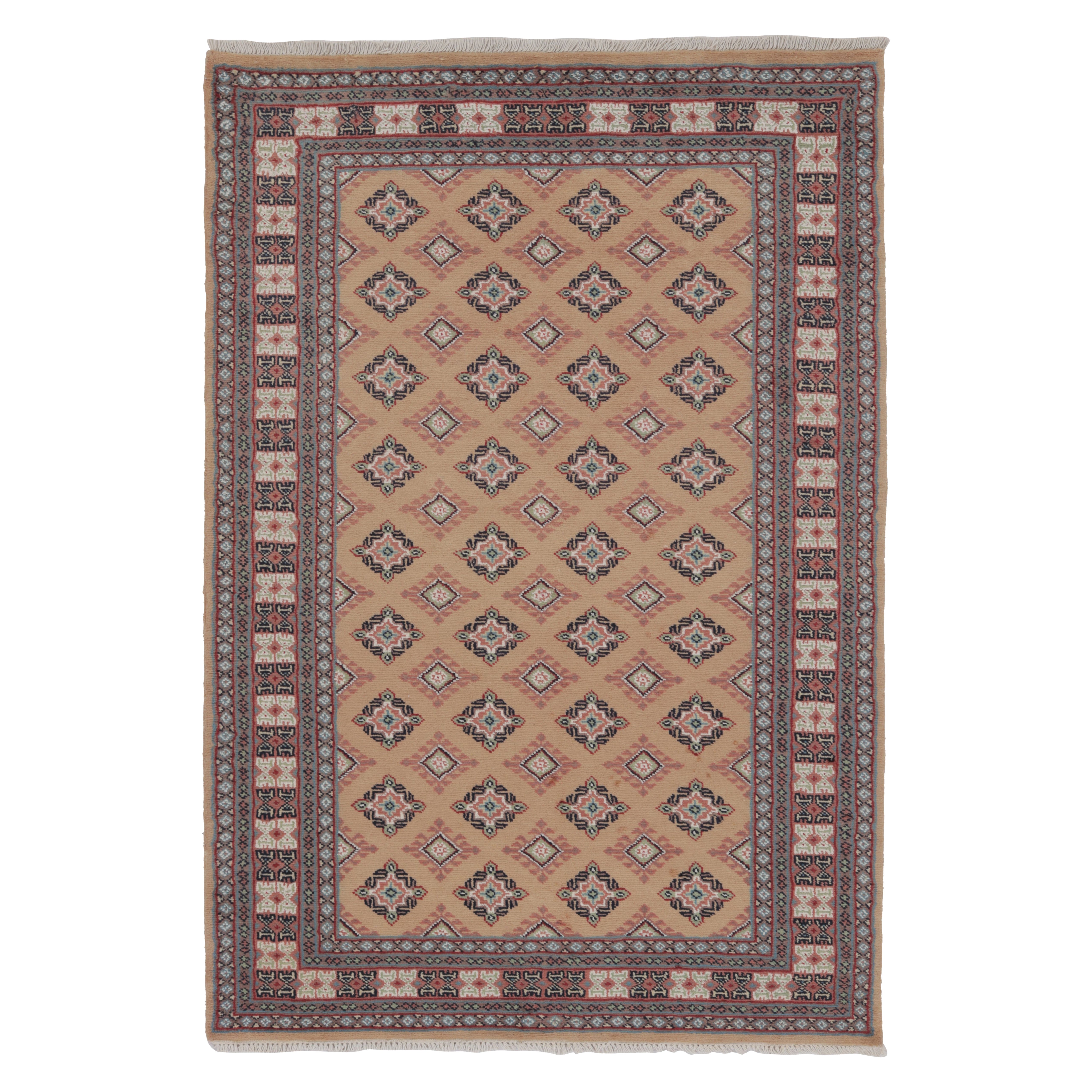 Vintage Bokhara Rug in Golden Beige with Geometric Patterns - Rug 
Kilim For Sale