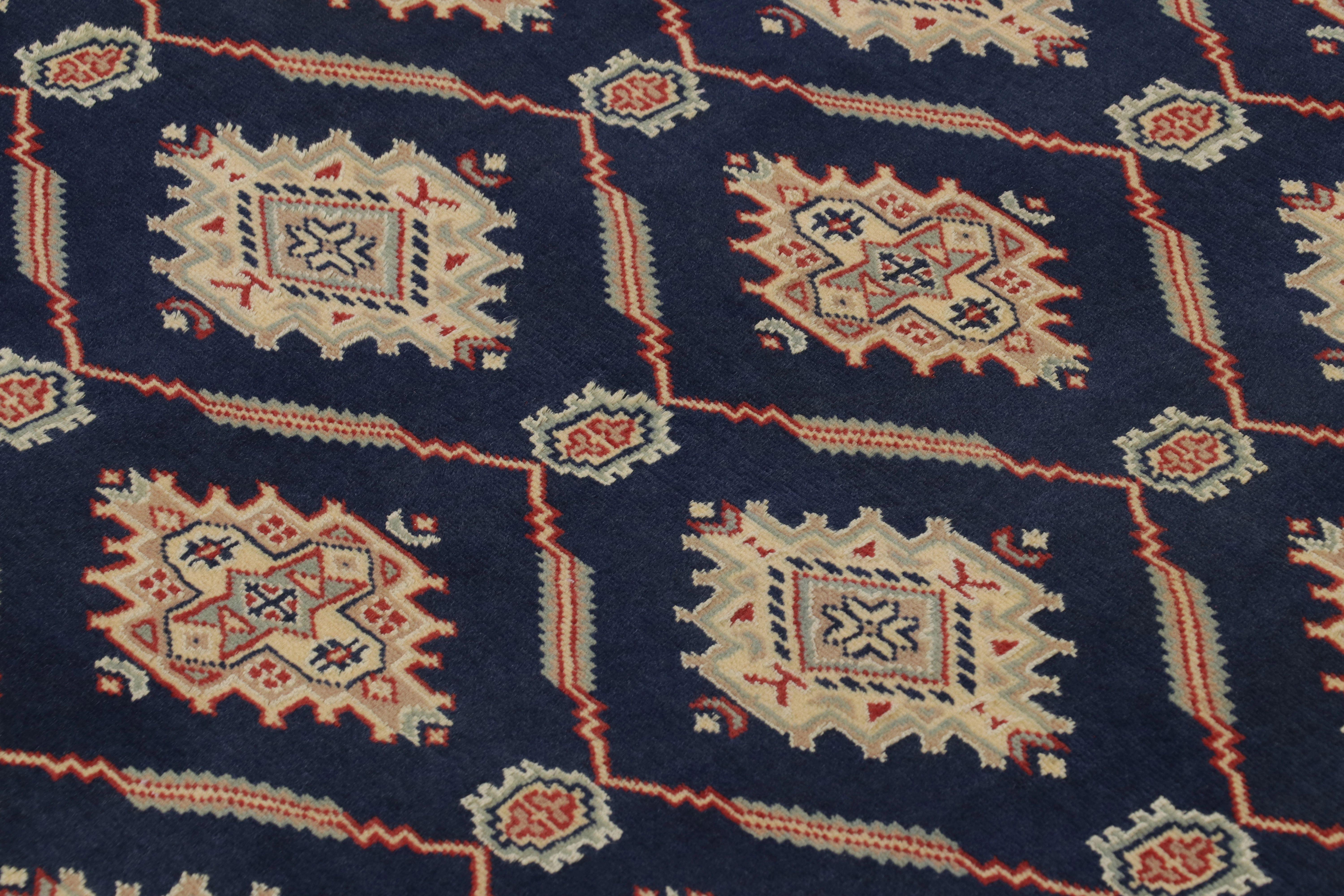 Pakistano Tappeto vintage Bokhara blu navy con motivi geometrici beige - Rug & Kilim in vendita
