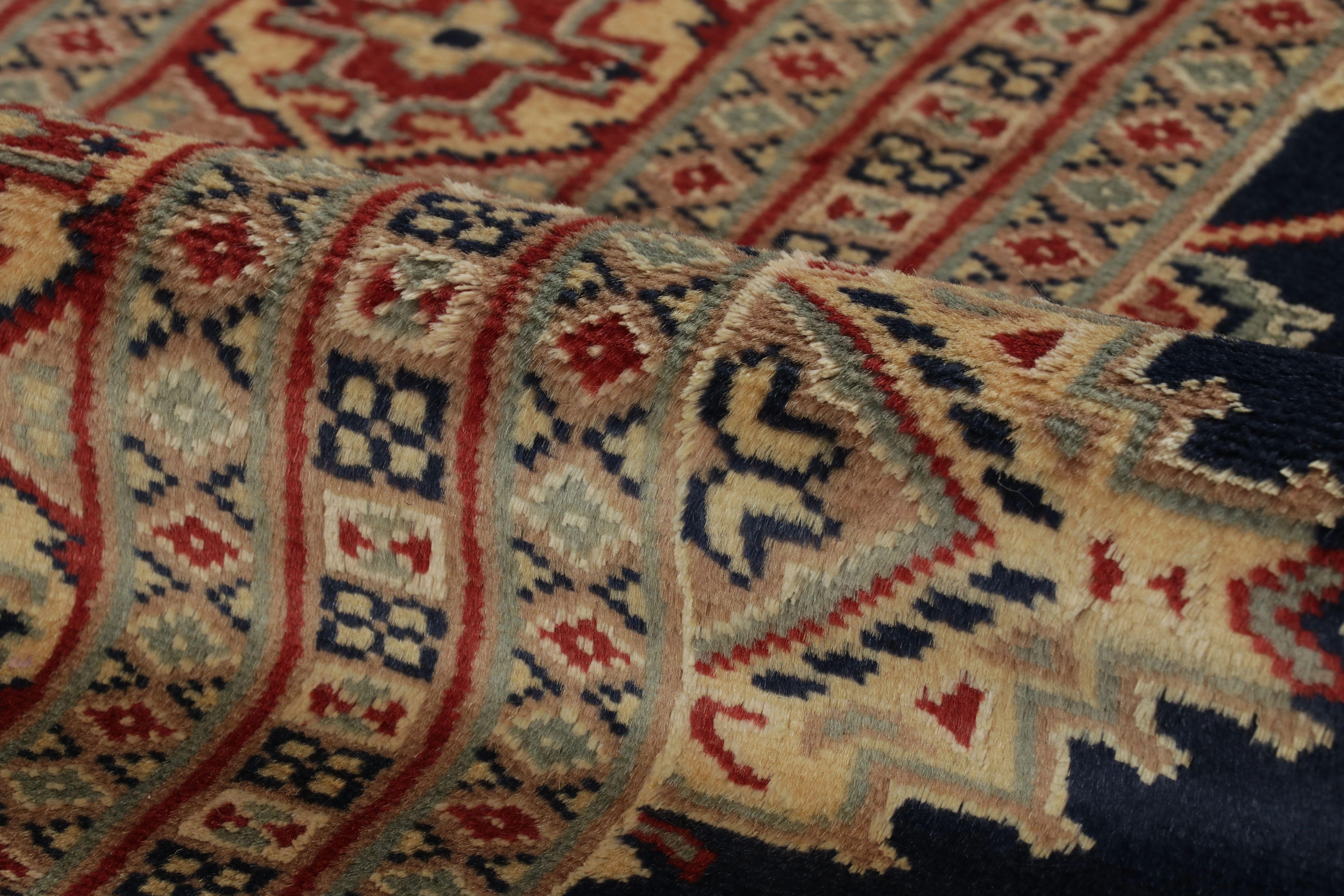 Tappeto vintage Bokhara blu navy con motivi geometrici beige - Rug & Kilim In condizioni buone in vendita a Long Island City, NY