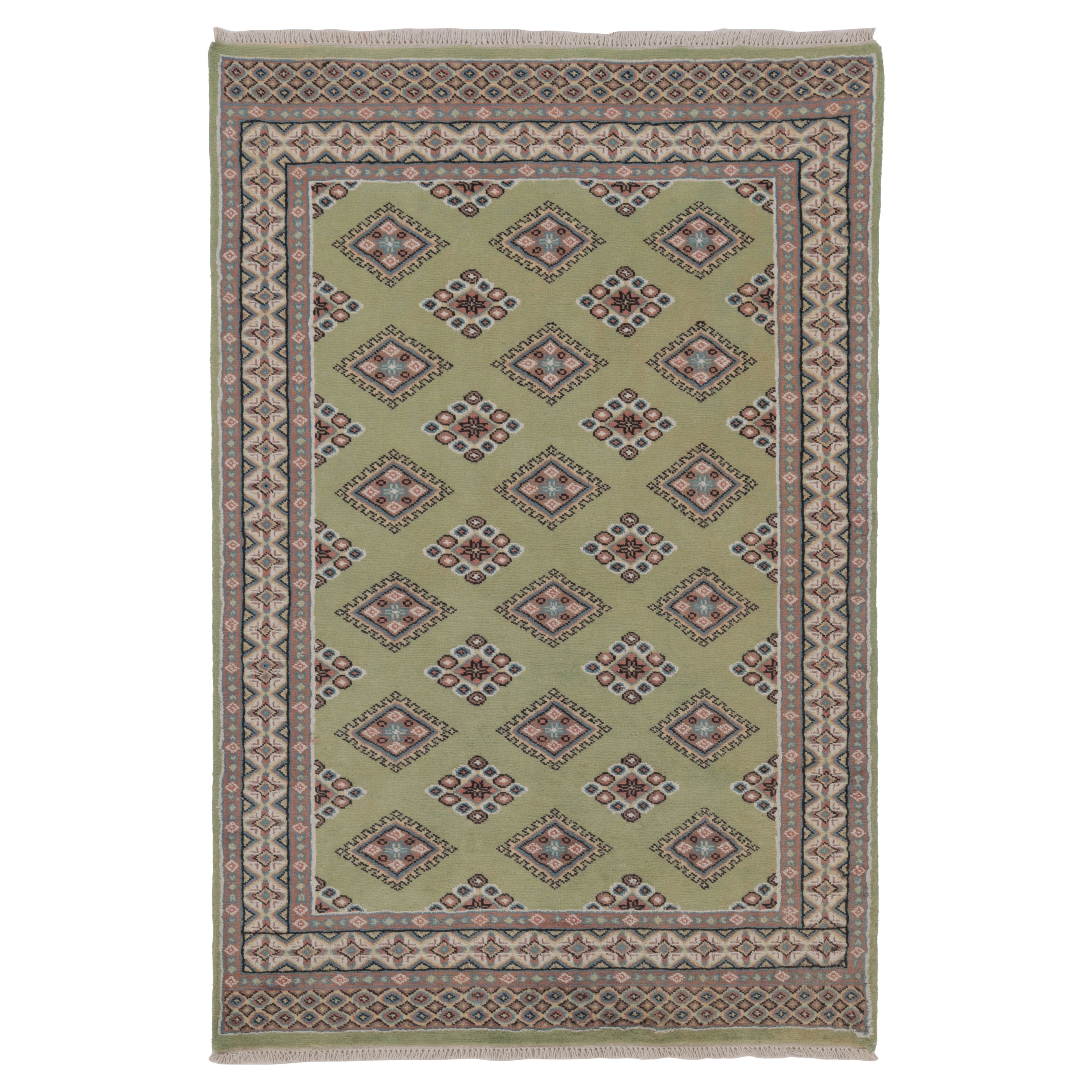 Vintage Bokhara Rug in Soft Sage Green with Geometric Patterns - Rug 
Kilim For Sale