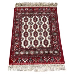 Alfombra vintage de lana de Bokhara - Diseño turcomano anudado a mano en rojo y marfil
