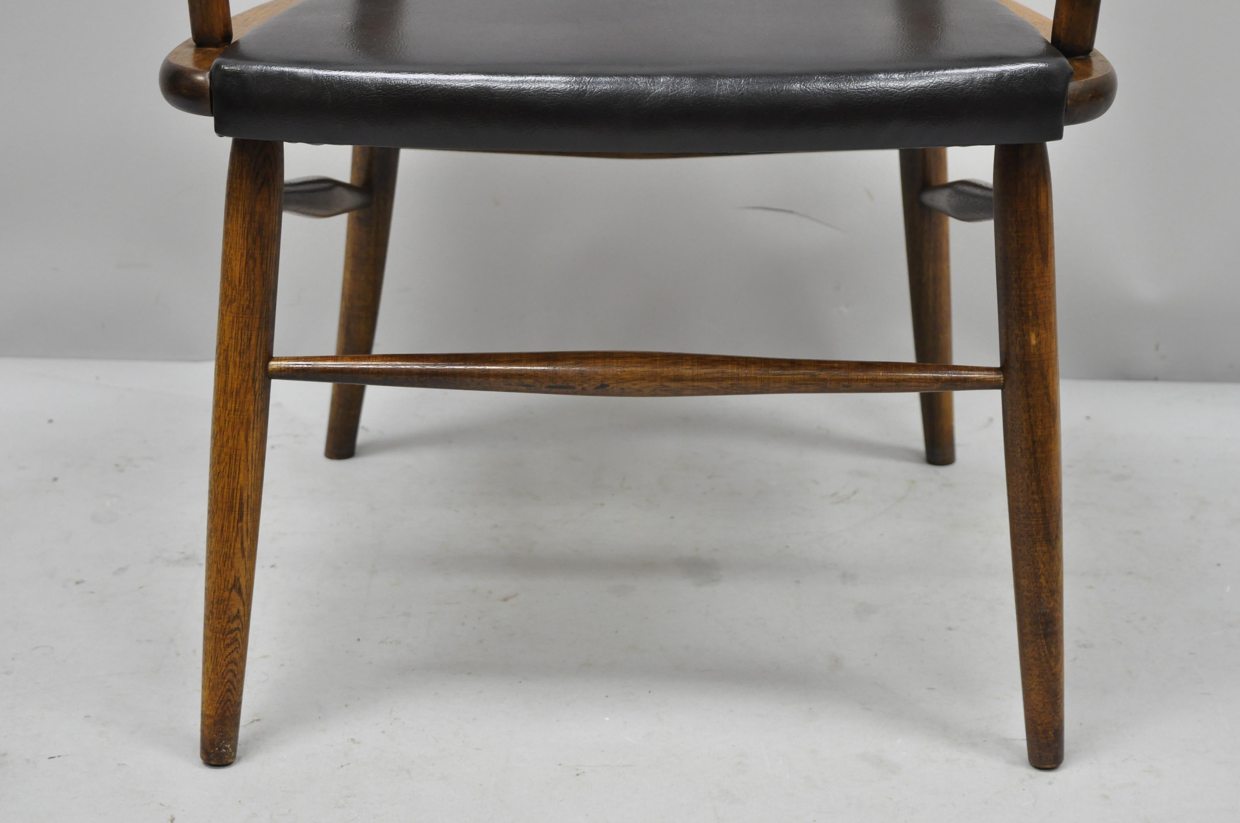 Vintage Boling Chair Co. Mid-Century Modern Oak Barrel Back Danish Modern Chair In Good Condition In Philadelphia, PA