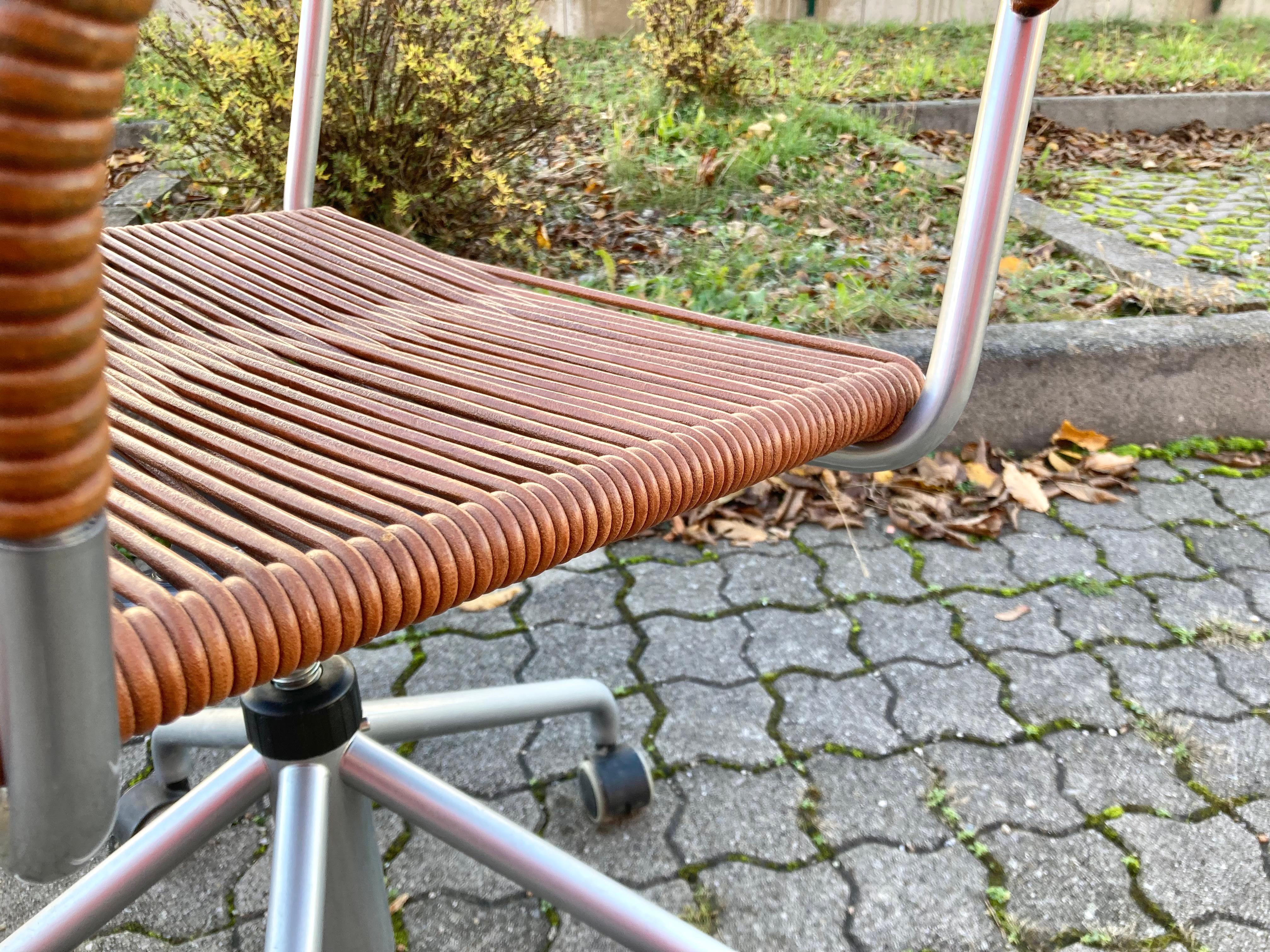 Chaise de bureau vintage Bonacina Miss B Classic à roulettes par Tito Agnoli en vente 8