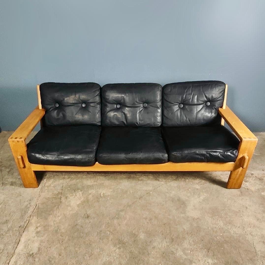 Mid-Century Modern Vintage Bonanza Three Seater Black Leather Sofa By Esko Pajamies For Asko en vente