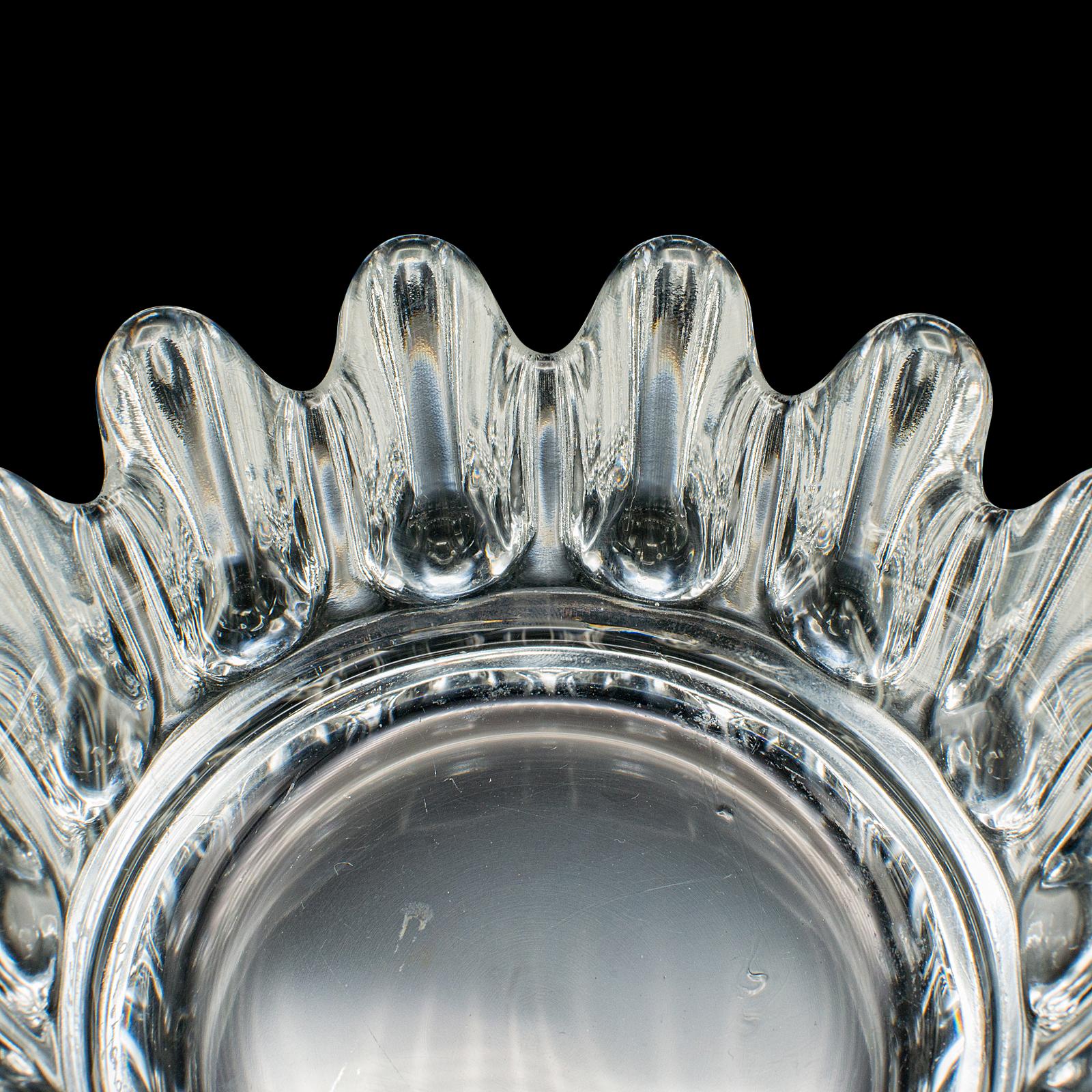 Plat à bonbons anglais, verre d'art, bol ornemental postmoderne, vers 1980 en vente 2