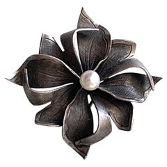 Vintage Bond Boyd 45mm Sterling Silver Flower Brooch with Cultured Pearl
