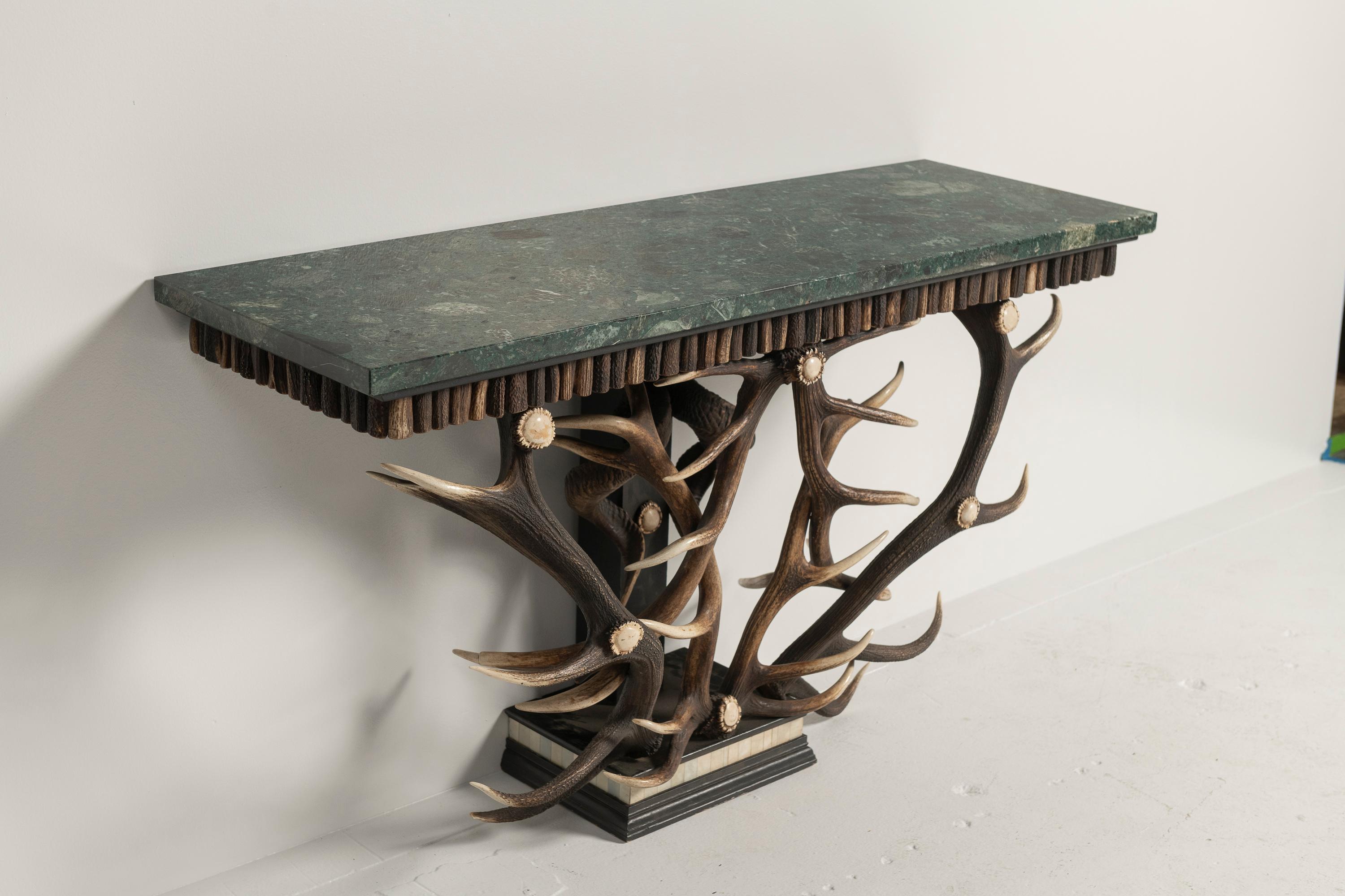 Mid-Century moderno Set di consolle e specchi d'epoca in osso, corno, legno, Horn e marmo, anni '70 in vendita