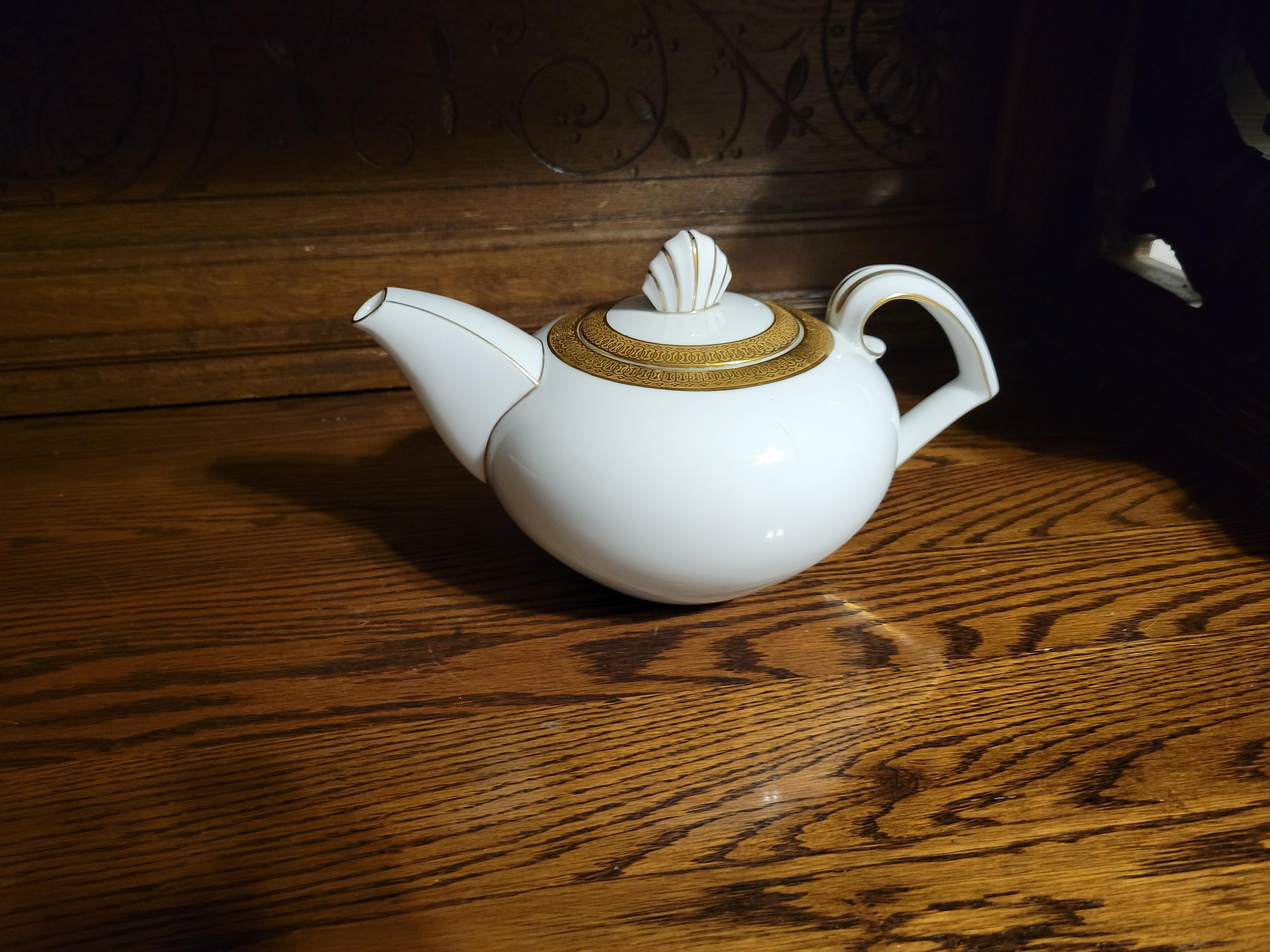 Porcelain Vintage, 1950's Narumi (Japan) Fine China Teapot For Sale