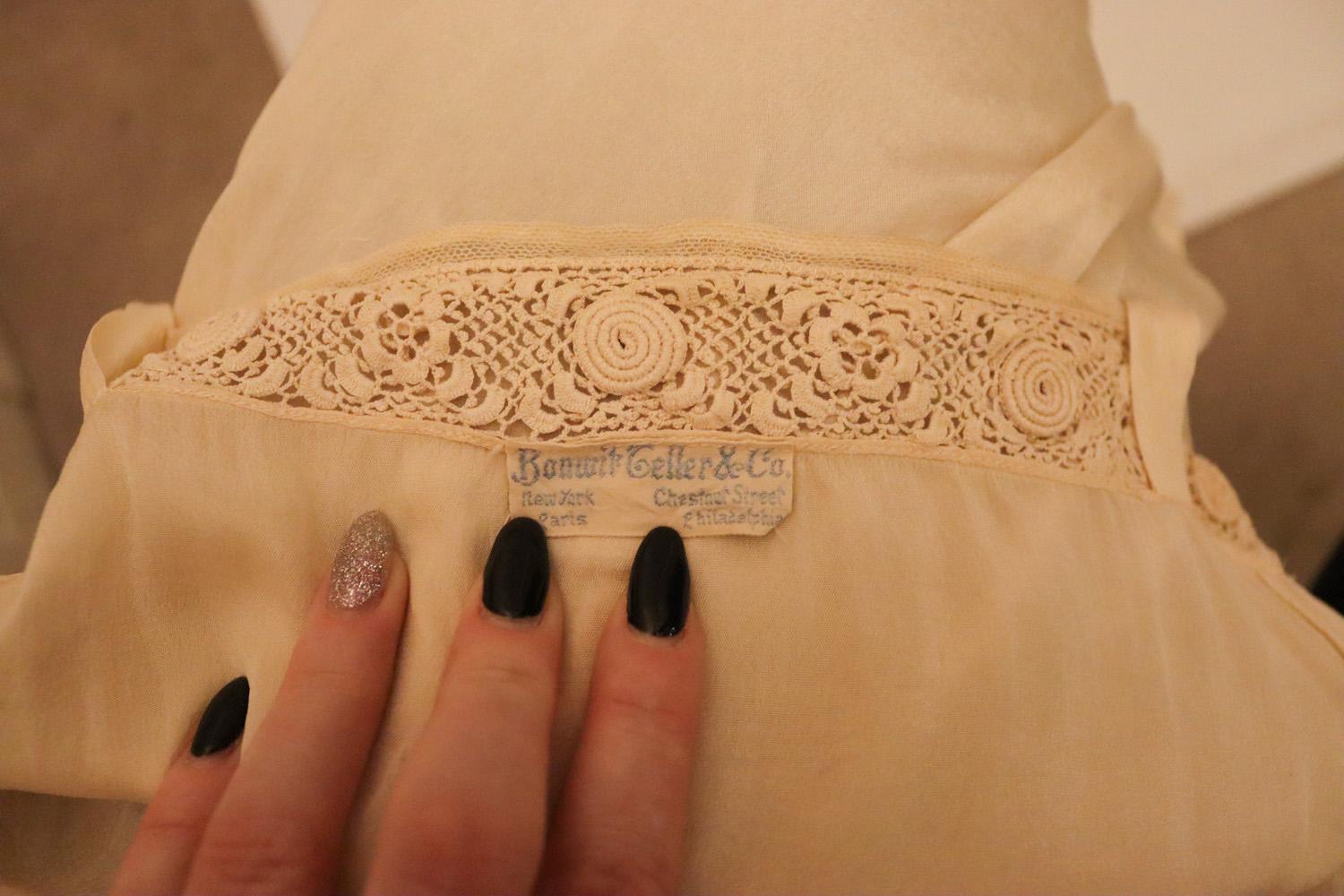 Cajero Bonwit Vintage  Vestido de seda Marrón en venta