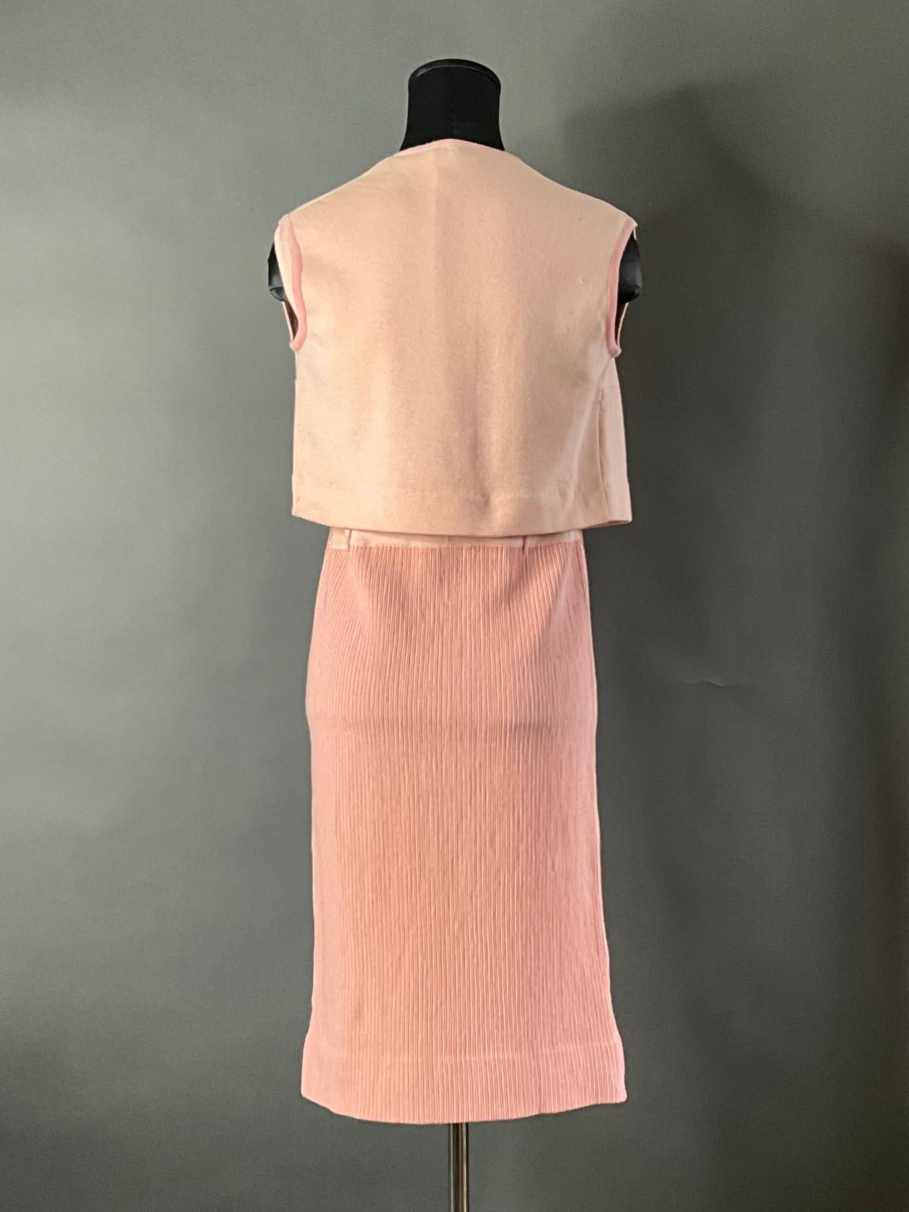 Femenino o masculino Vestido vintage de lana Bonwit Teller con chaleco en venta
