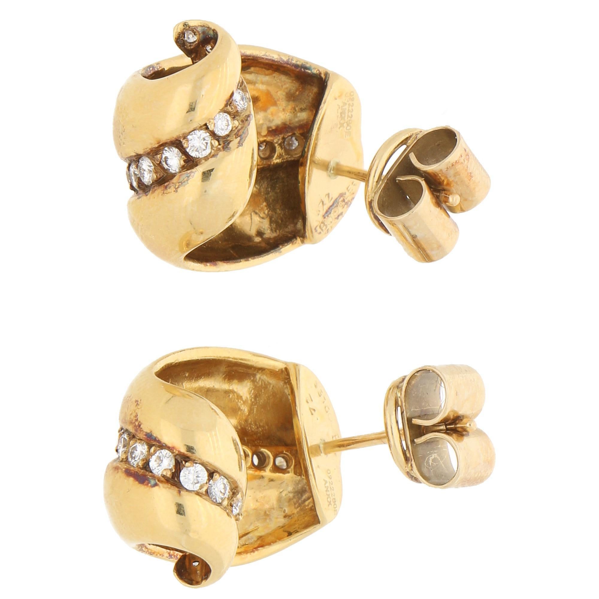 Boucles d'oreilles vintage Boucles d'oreilles en forme de feuille en or jaune avec diamants Excellent état - En vente à London, GB