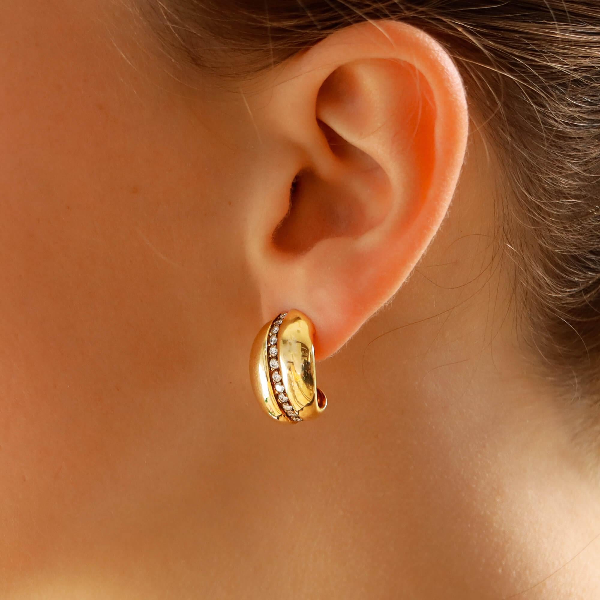 Moderne Boucles d'oreilles vintage Boucles d'oreilles en forme de feuille en or jaune avec diamants en vente