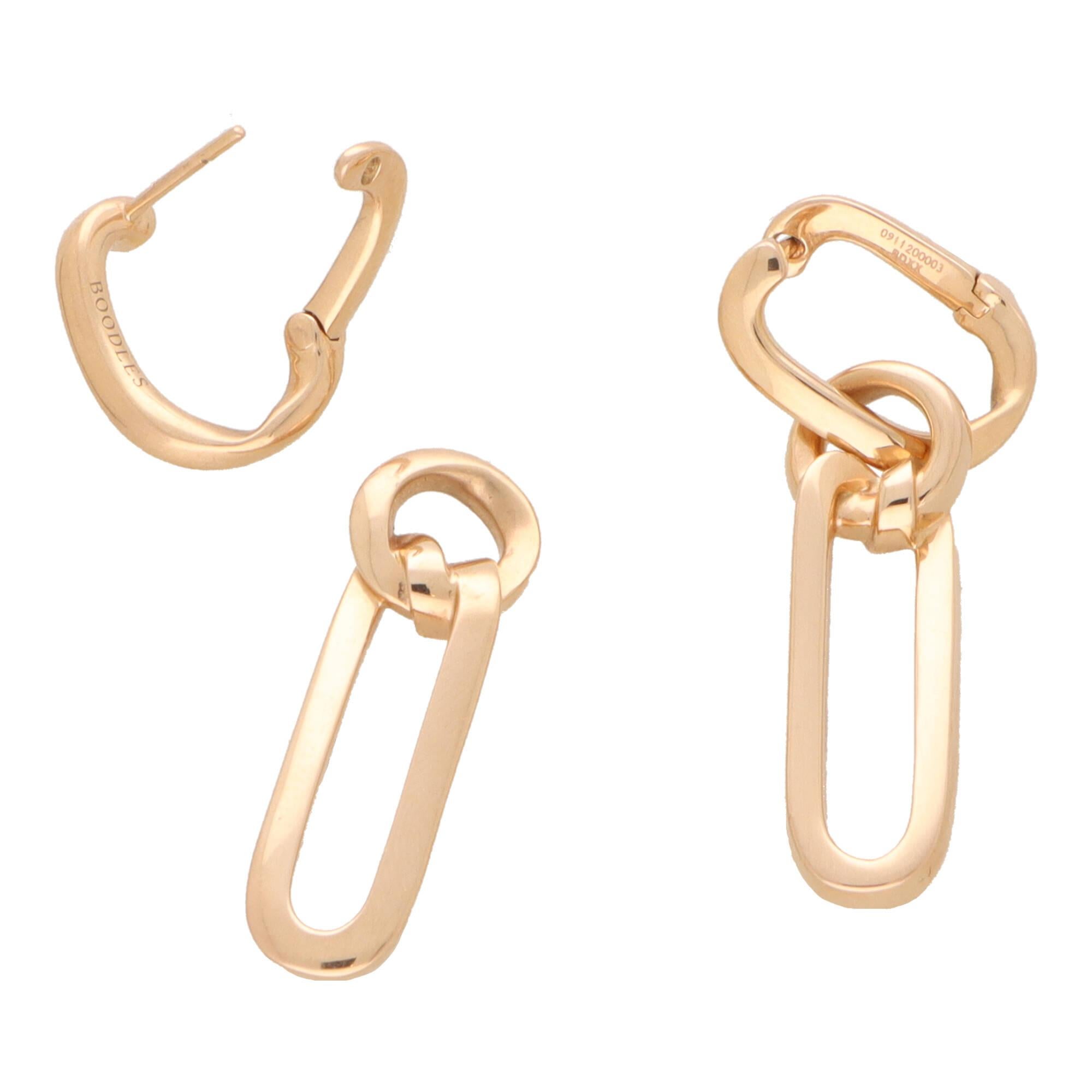 Ein stilvolles Paar Boodles Cabrio-Ohrringe in 18 Karat Roségold.

Diese fabelhaften Ohrringe aus der aktuellen Knot-Kollektion von Boodles bestehen zum einen aus einem klobigen, gedrehten und polierten Roségold-Reifen. Am Reif hängt ein