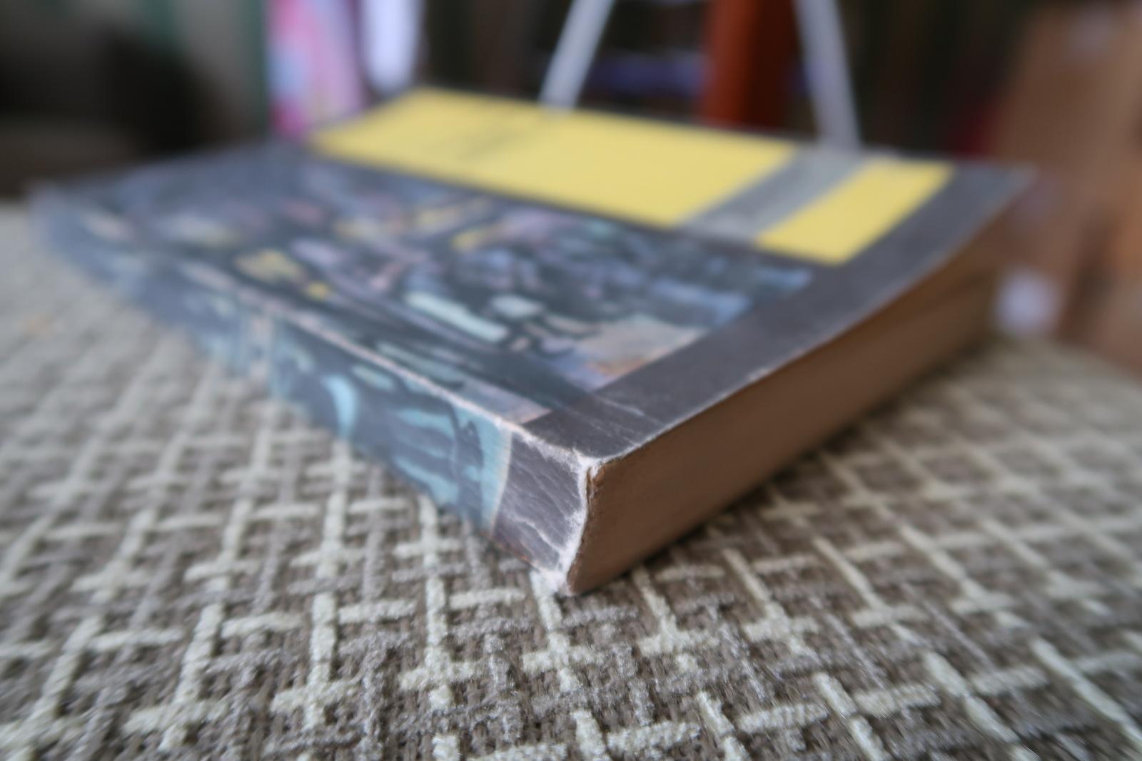 Livre vintage : Love Under the Rain - Captivating Insights from 1975, URSS, 1J134 en vente 5