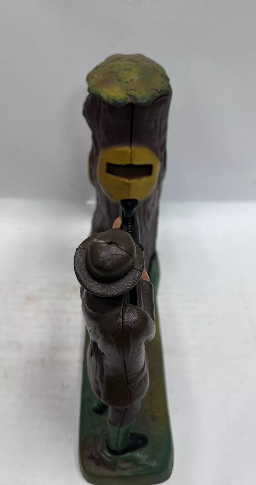 Vintage Book Of Knowledge Cast Iron Still Bank Teddy and the Bear Coin Bank In Good Condition In Philadelphia, PA