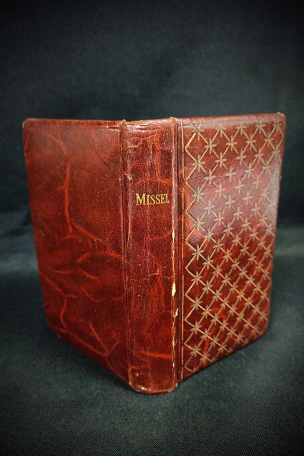 Empire Vintage Book Sunday and Feast Day Missal - Editions Brépols  - 2Y188 For Sale